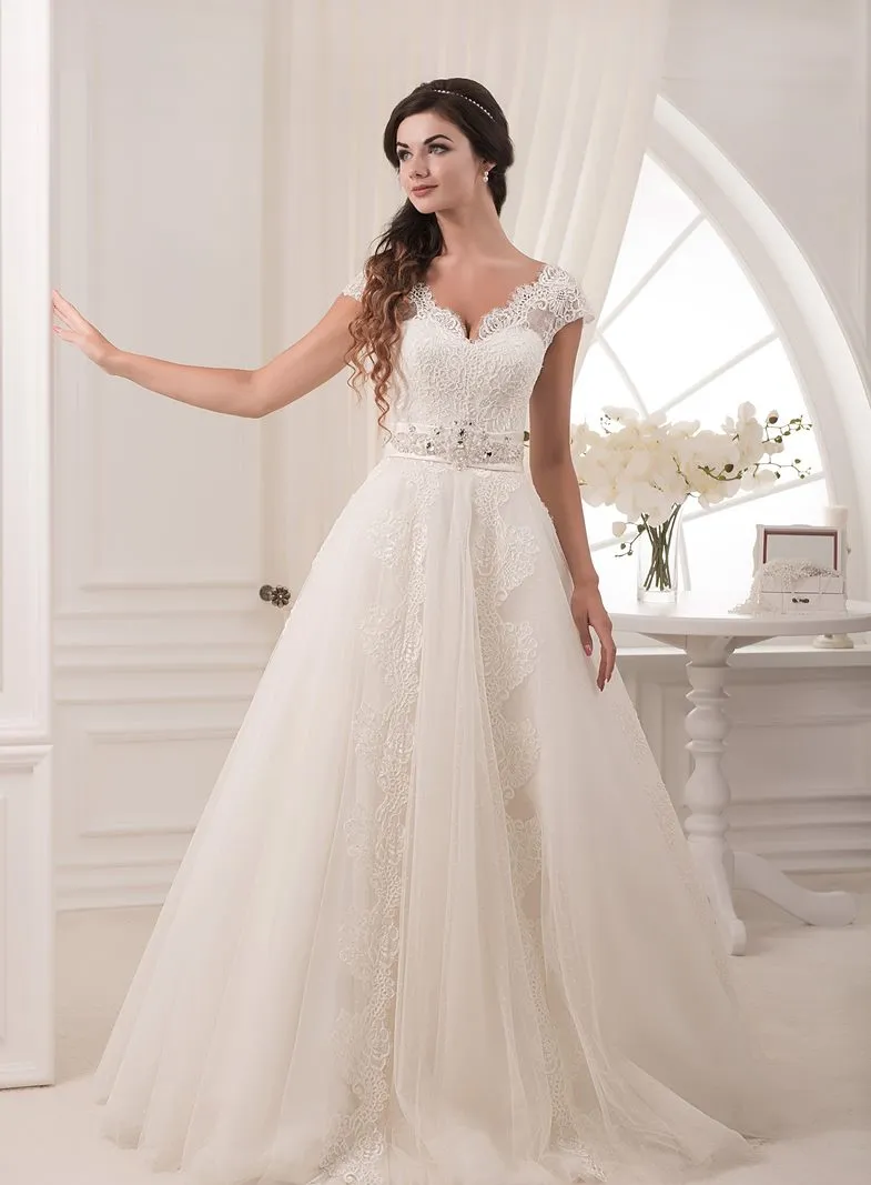 ---Vestido de novia online a precio barato de la colección 2021, clásico y contemporáneo de corte A confeccionado en tul con apl