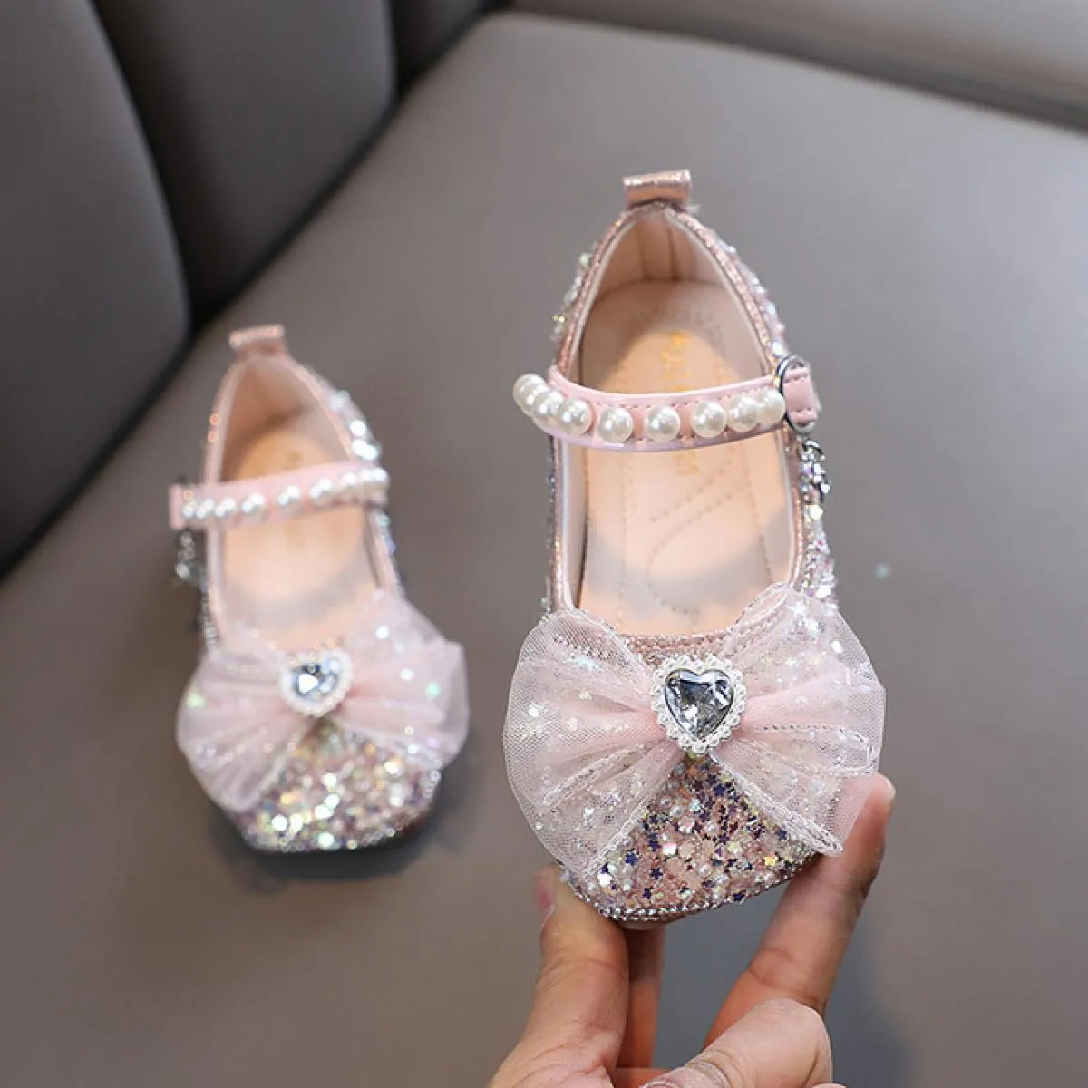 2023 Scarpe eleganti per bambini con fiocco in strass lucido Le ragazze amano le scarpe da performance Mary Janes alla moda per