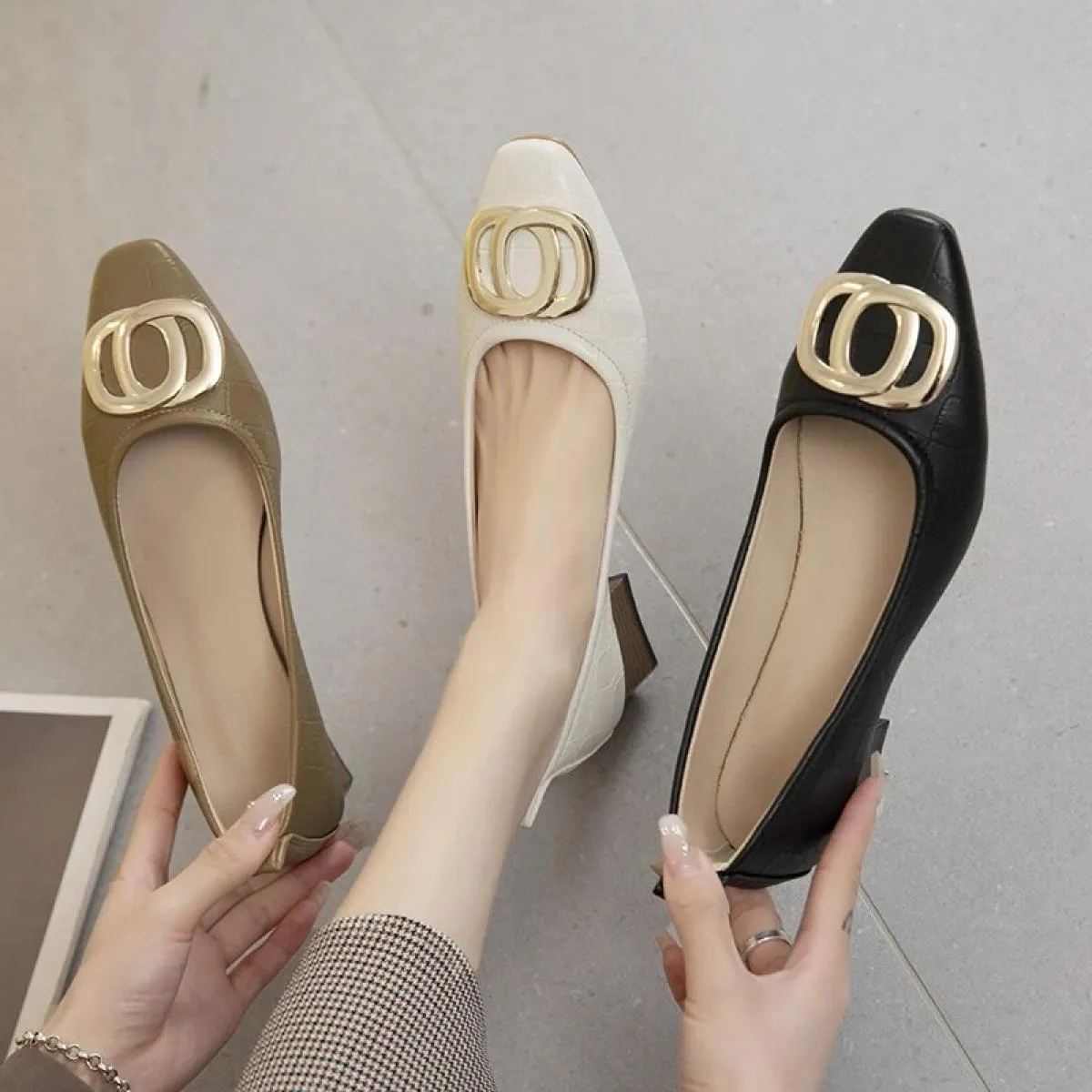 2024 Scarpe da donna eleganti con punta quadrata beige e tacco Accessori femminili in metallo Scarpe comode e carine