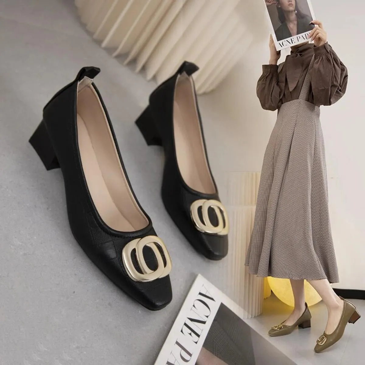 2024 Scarpe da donna eleganti con punta quadrata beige e tacco Accessori femminili in metallo Scarpe comode e carine