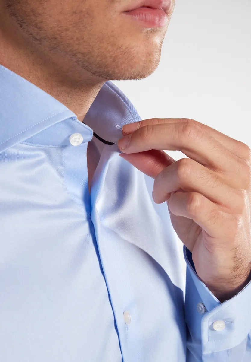 Camicia celeste eterna slim fit in cotone twill no stiro