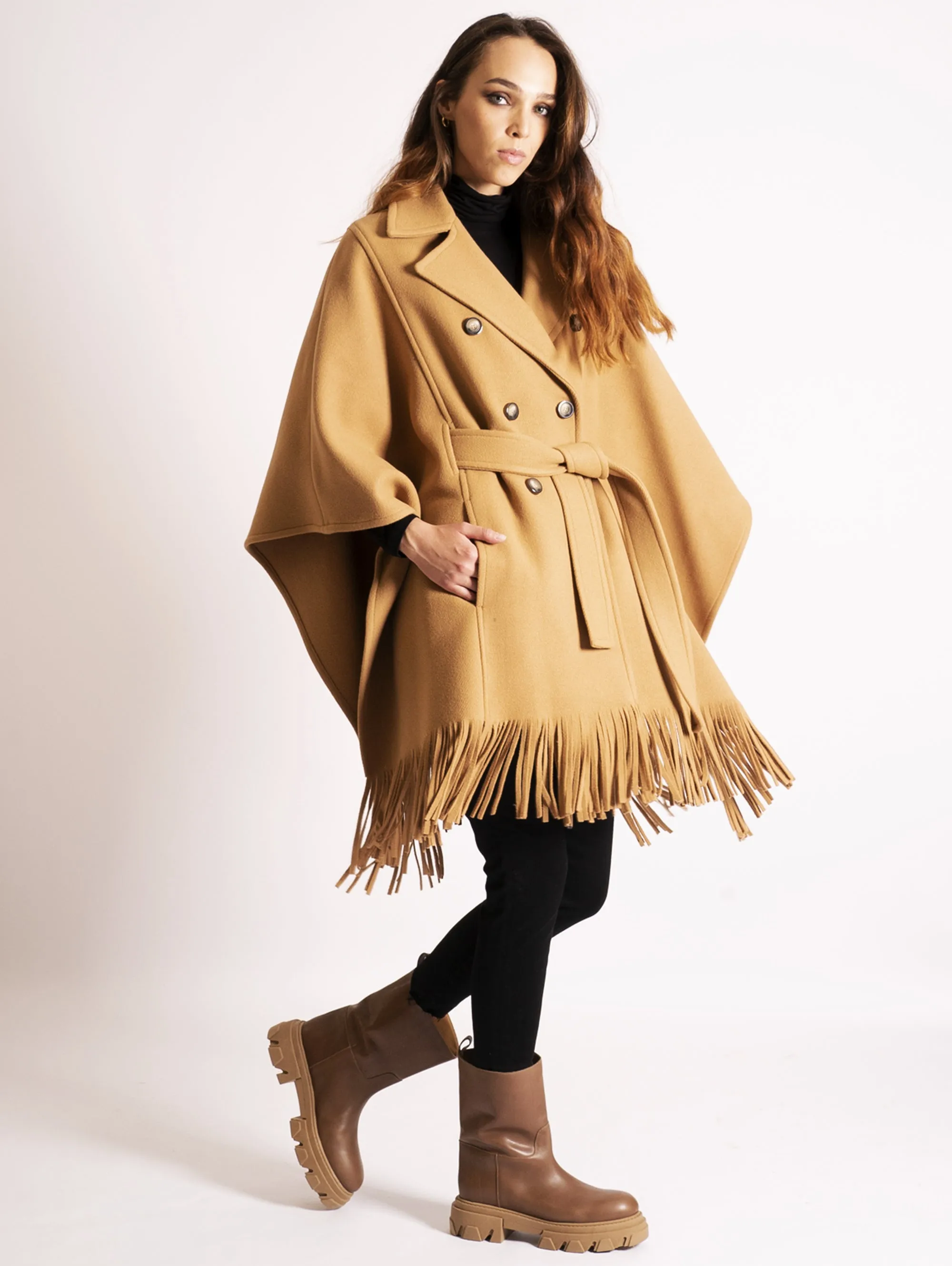 Cappotto a Mantella con Frange Cammello