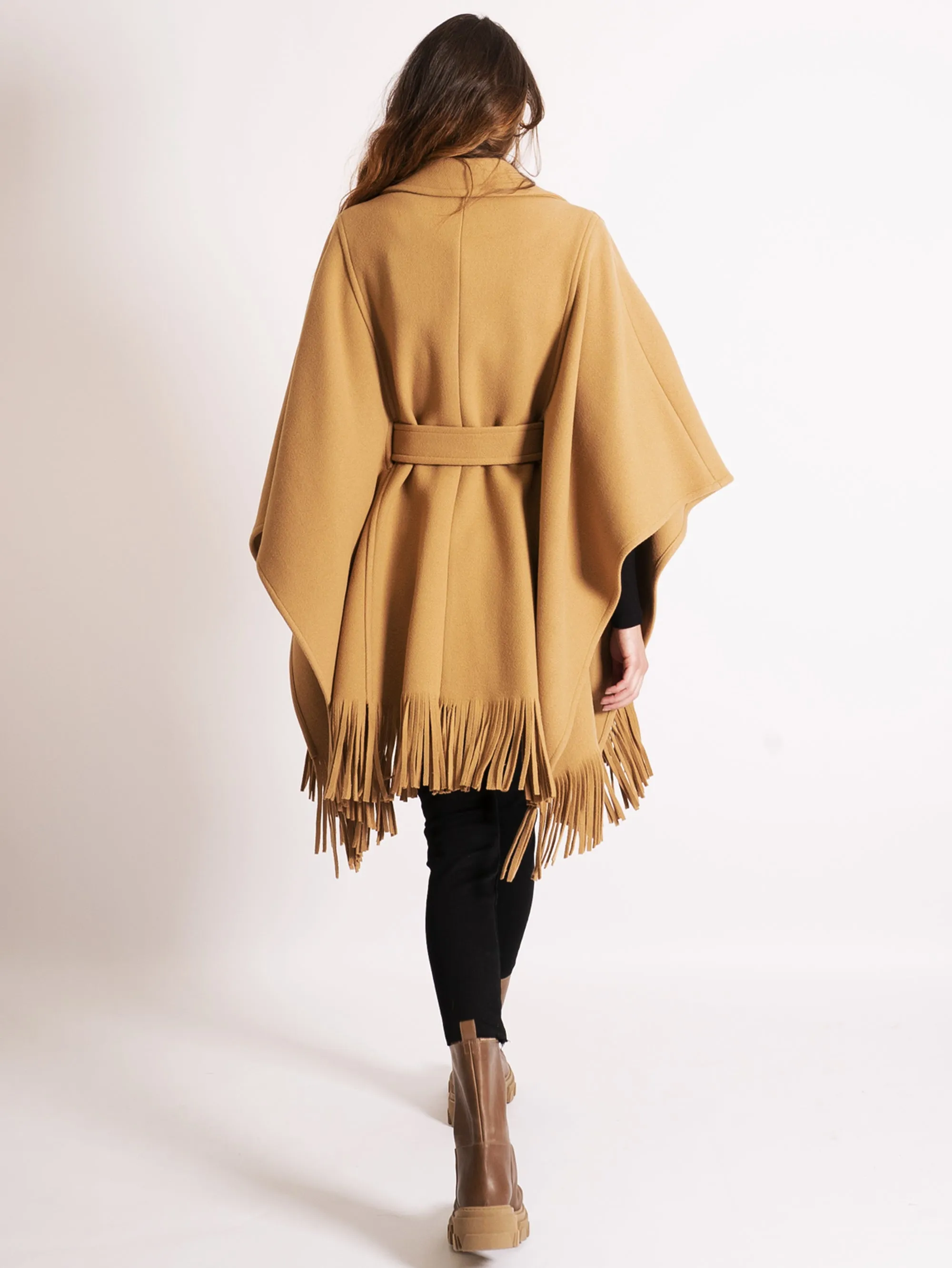 Cappotto a Mantella con Frange Cammello