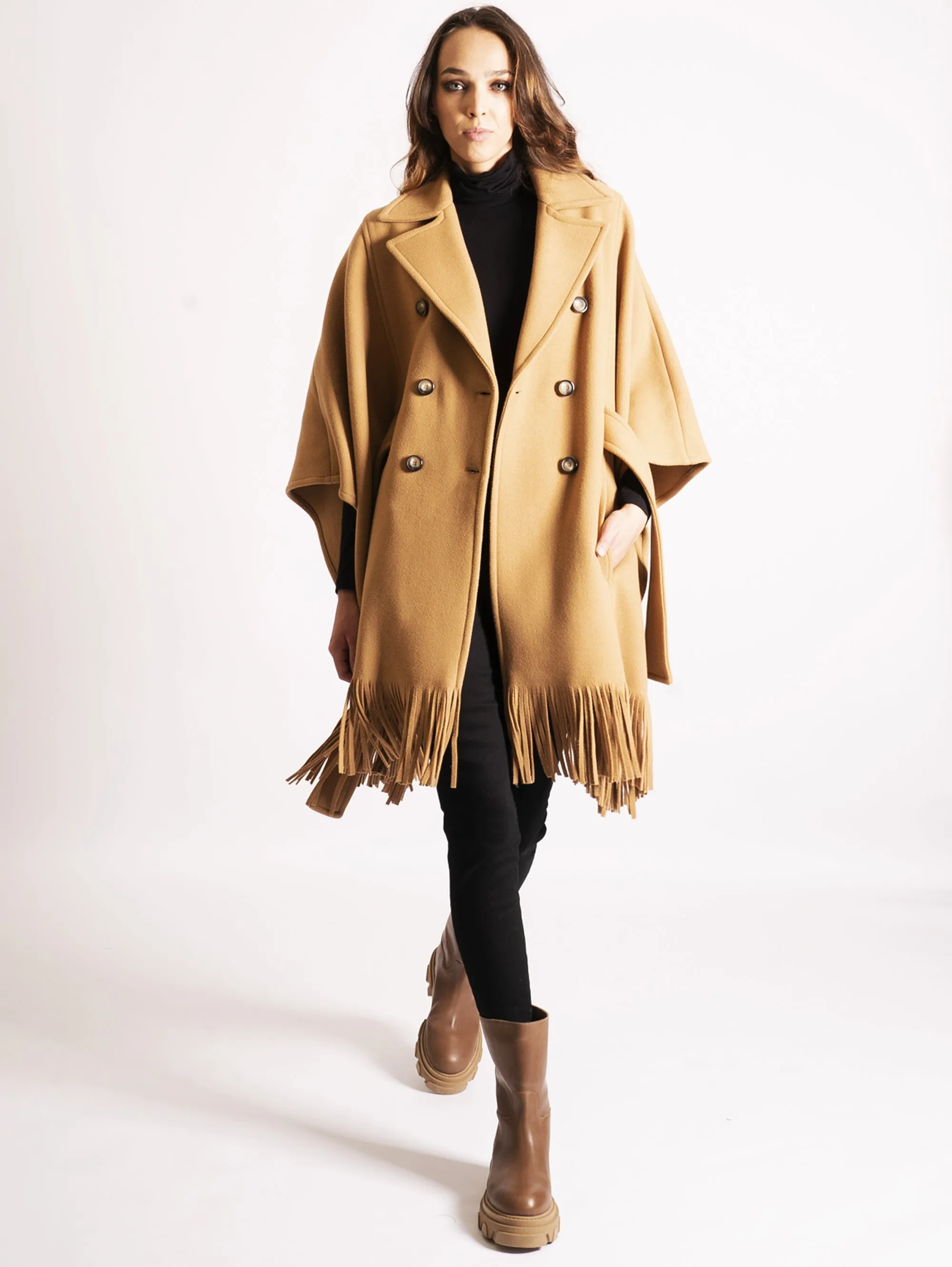 Cappotto a Mantella con Frange Cammello