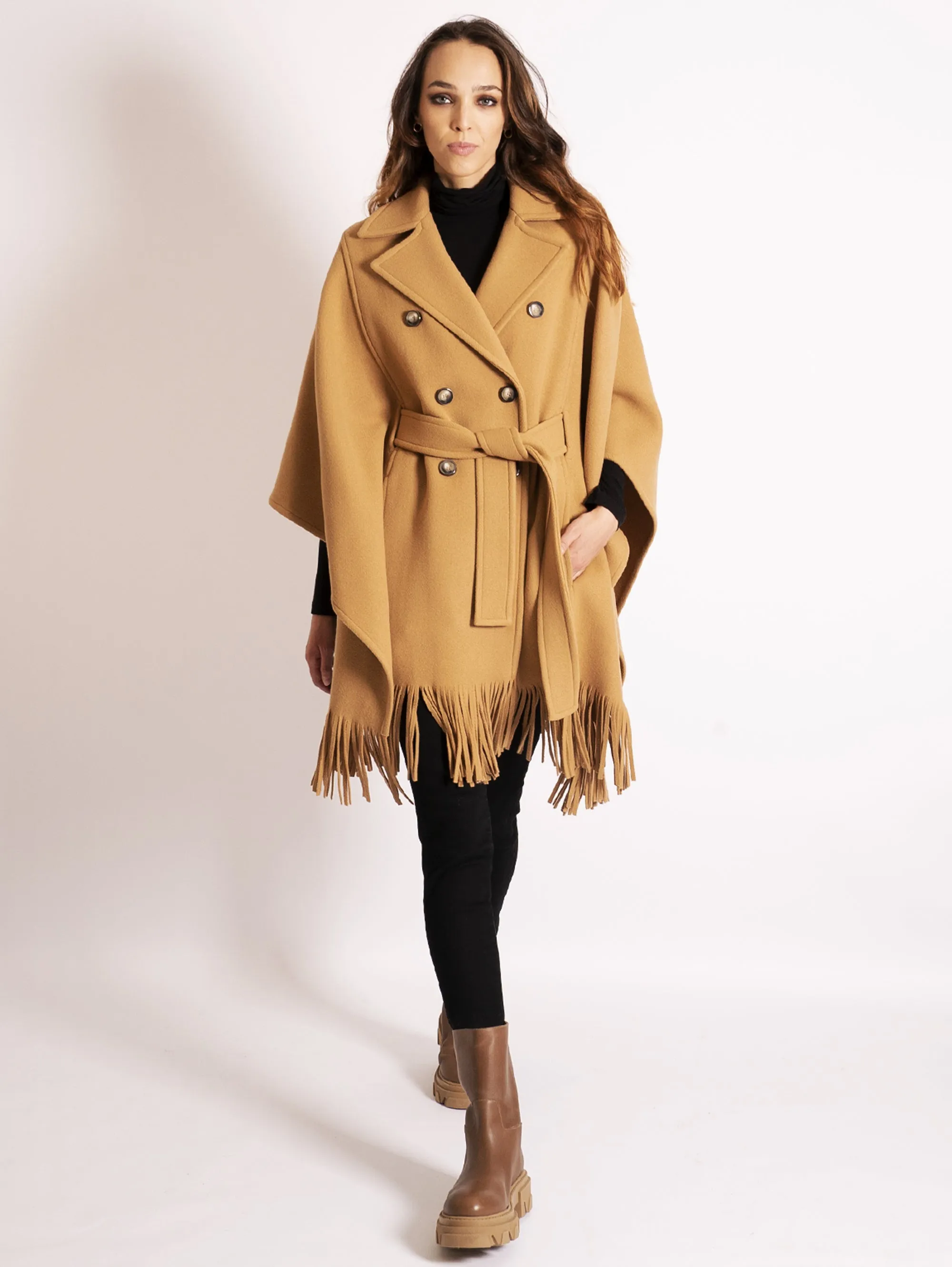 Cappotto a Mantella con Frange Cammello