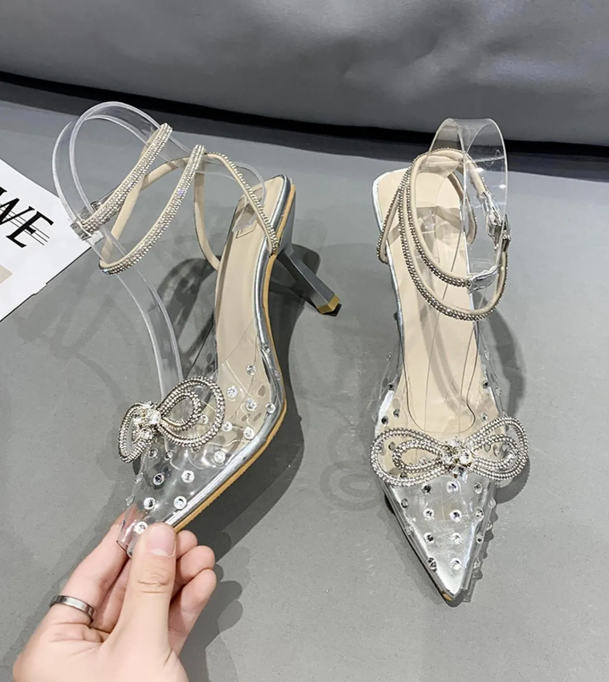 Eleganti scarpe da festa con tacco alto e punta a punta in pvc con strass decorazione con fibbia alla caviglia sandali bordati d