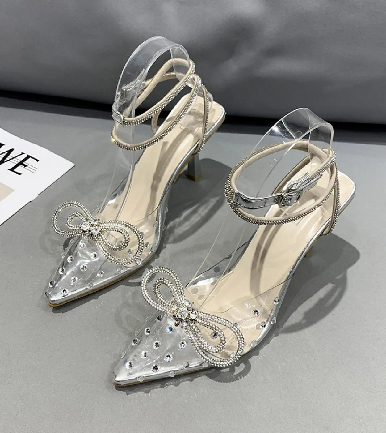 Eleganti scarpe da festa con tacco alto e punta a punta in pvc con strass decorazione con fibbia alla caviglia sandali bordati d