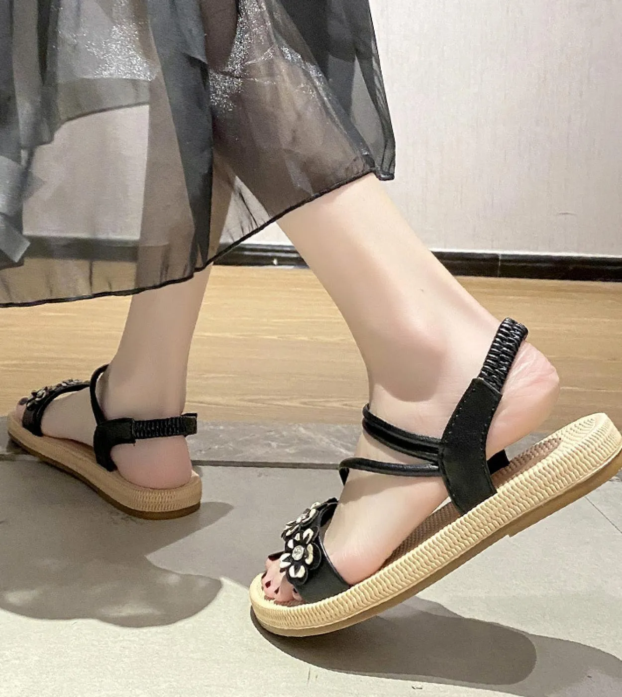 Fiori Open Toe Scarpe per donna Abito estivo Sandali eleganti Piatti Donna Lady Beach Scarpe casual Donna 35 36 37 38 39