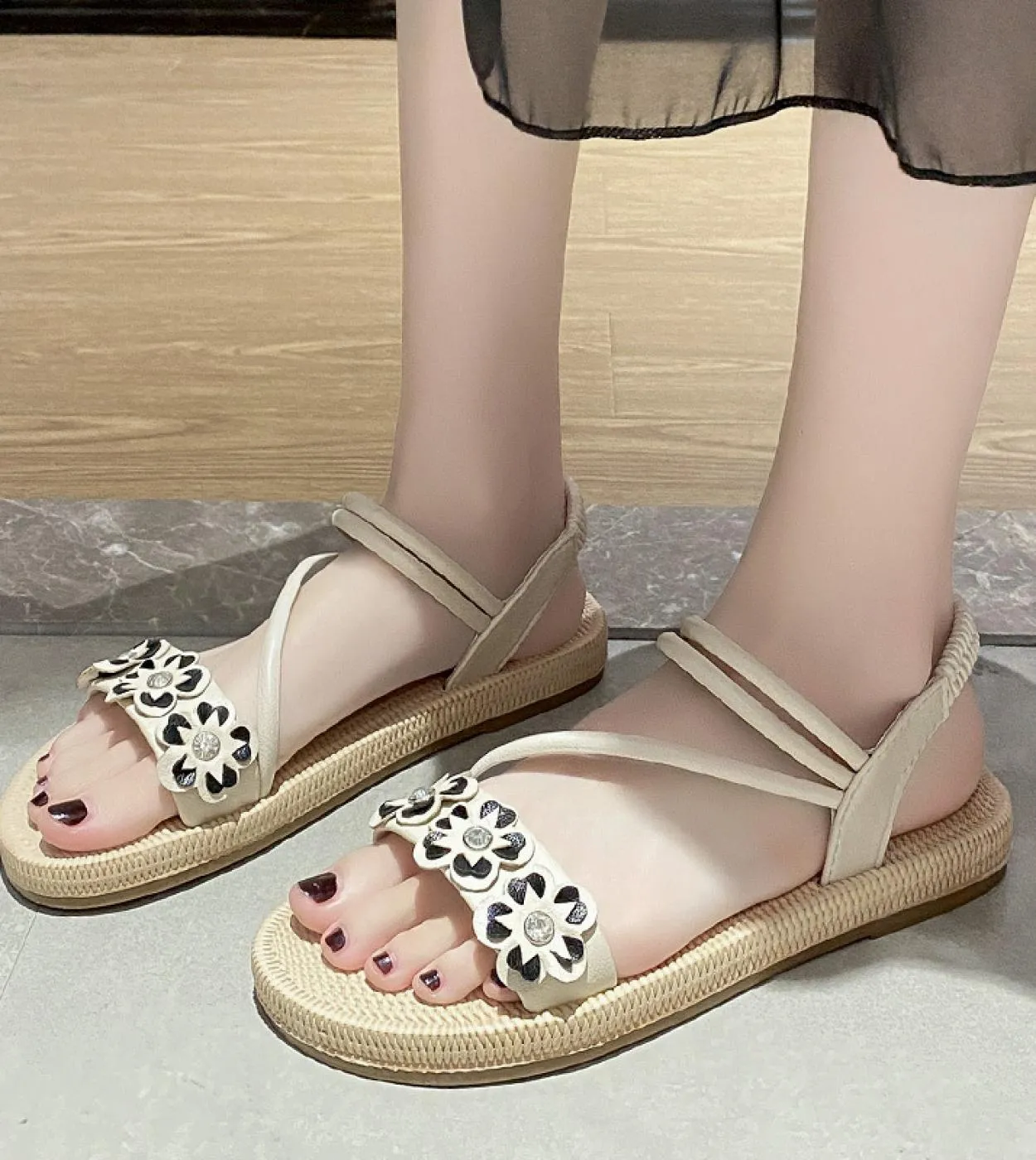 Fiori Open Toe Scarpe per donna Abito estivo Sandali eleganti Piatti Donna Lady Beach Scarpe casual Donna 35 36 37 38 39