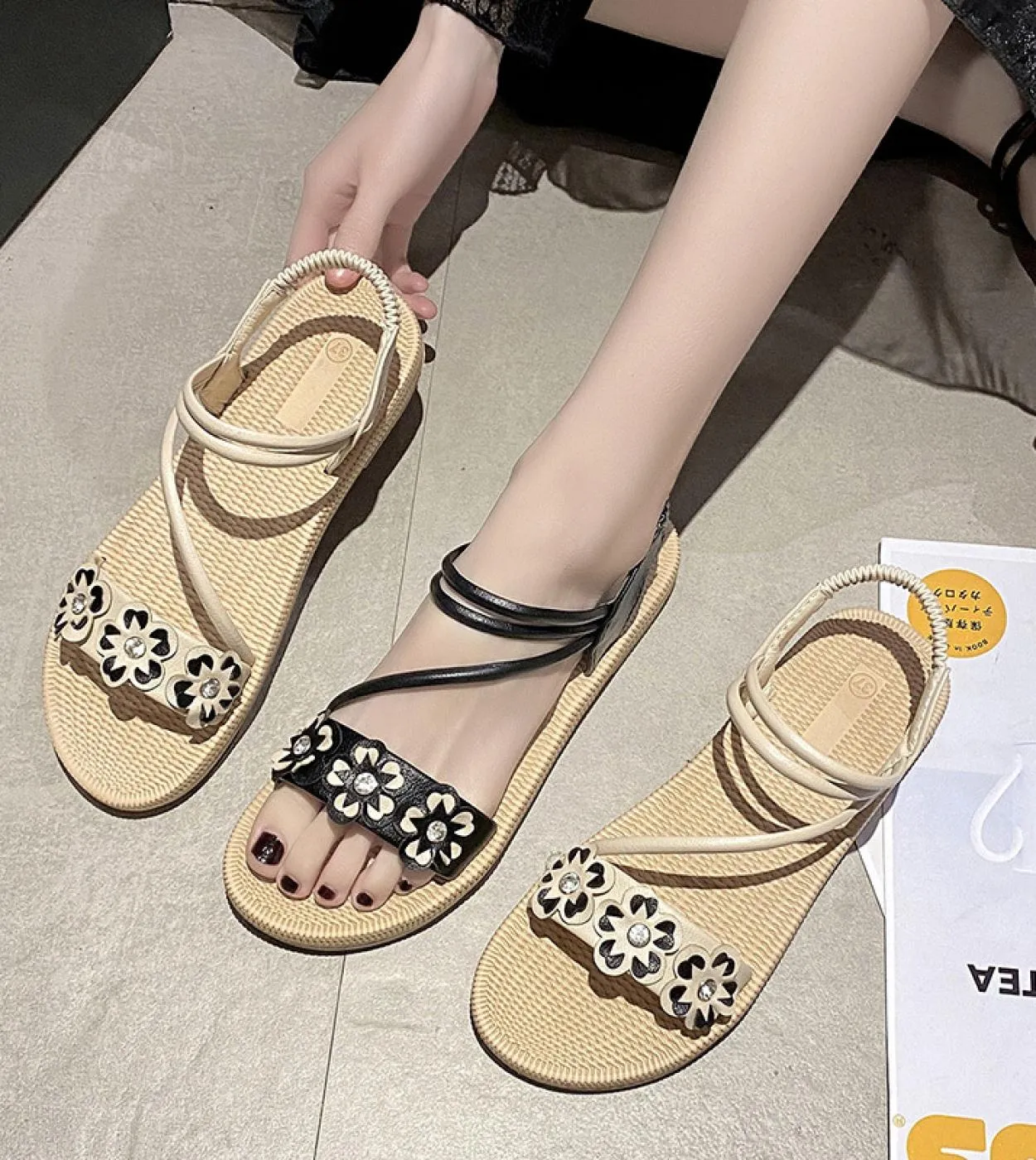 Fiori Open Toe Scarpe per donna Abito estivo Sandali eleganti Piatti Donna Lady Beach Scarpe casual Donna 35 36 37 38 39