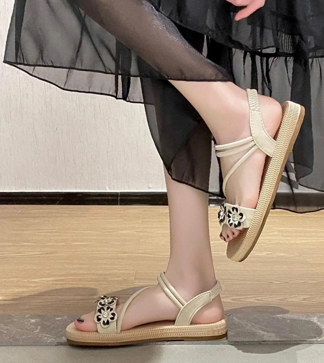 Fiori Open Toe Scarpe per donna Abito estivo Sandali eleganti Piatti Donna Lady Beach Scarpe casual Donna 35 36 37 38 39
