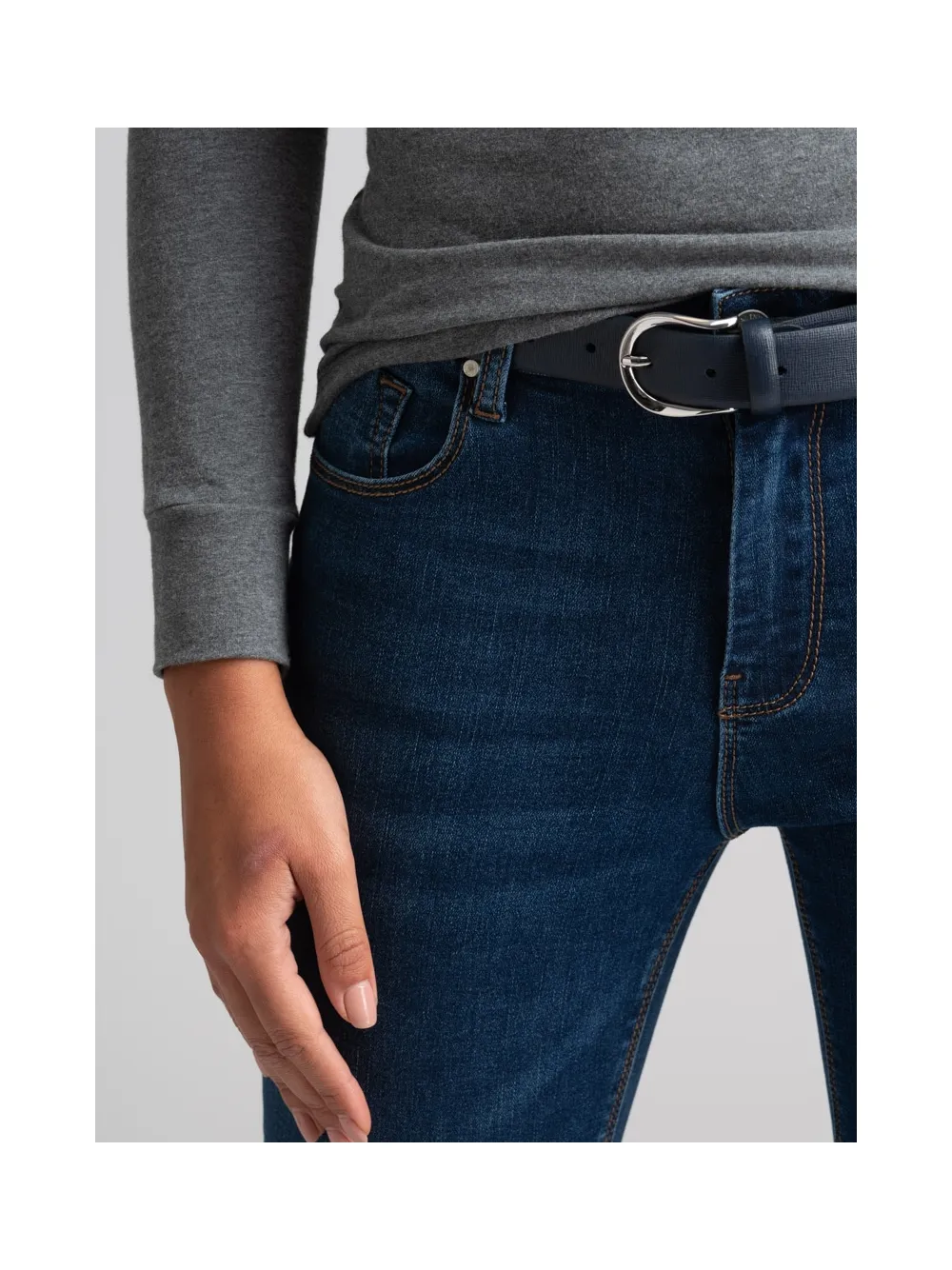 Jeans donna 5 tasche a sigaretta lavaggio medio