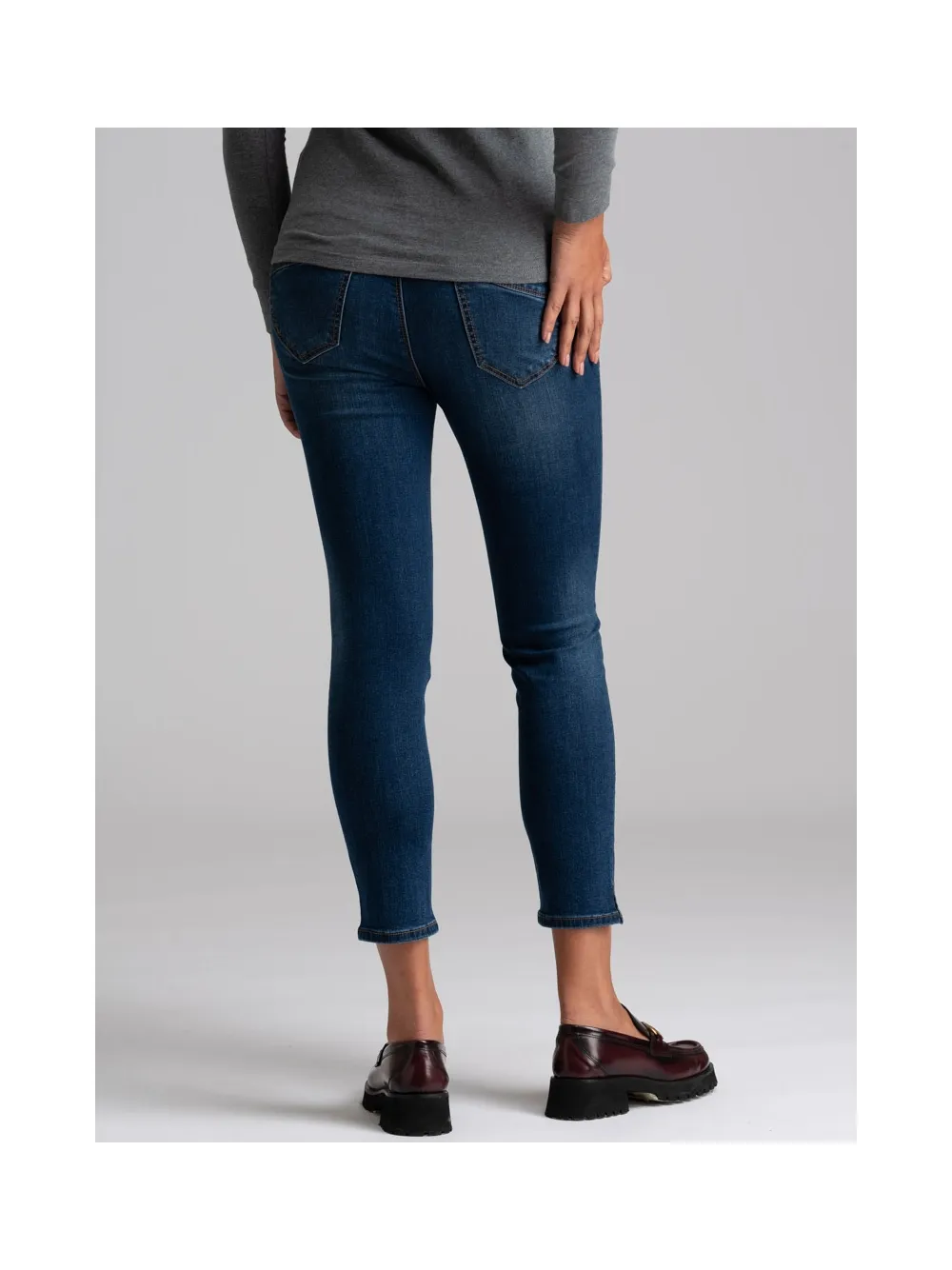 Jeans donna 5 tasche a sigaretta lavaggio medio
