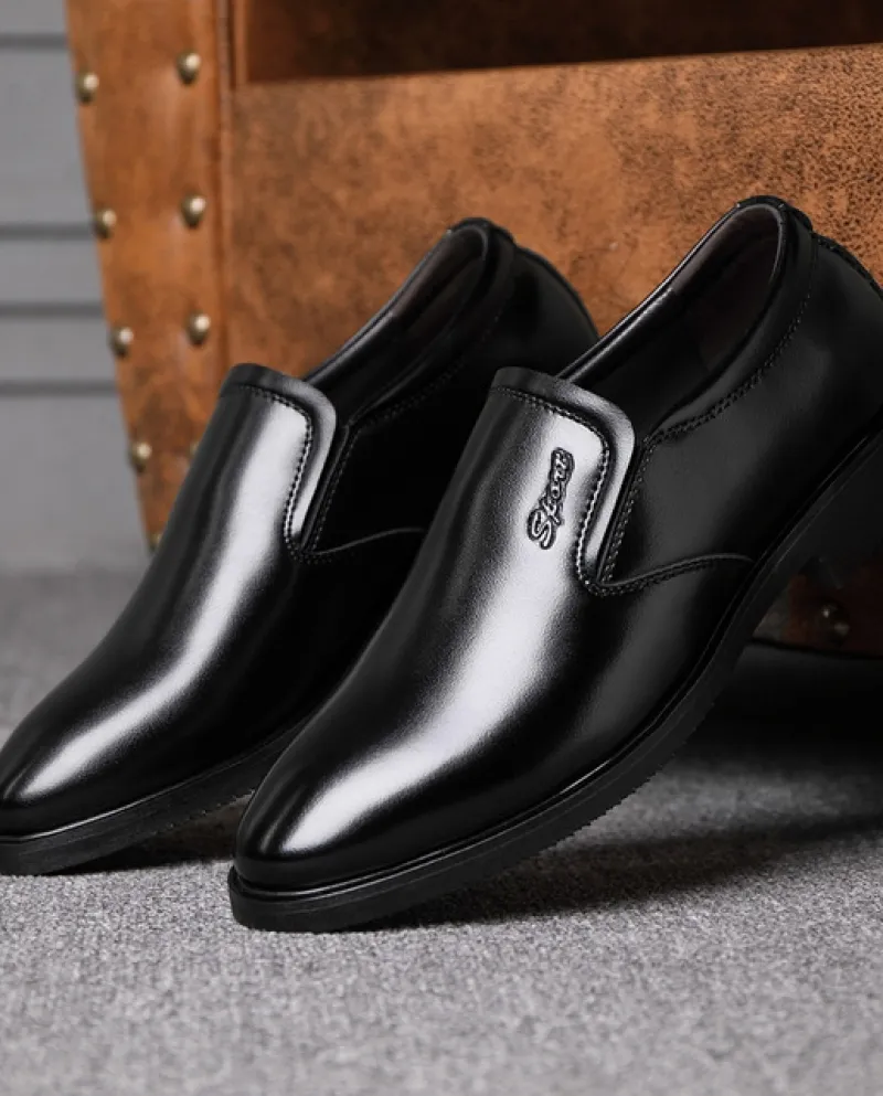 Nuove scarpe eleganti da uomo Scarpe a punta da uomo Scarpe da ufficio in pelle Trendy stile business Slip On Scarpe da uomo in
