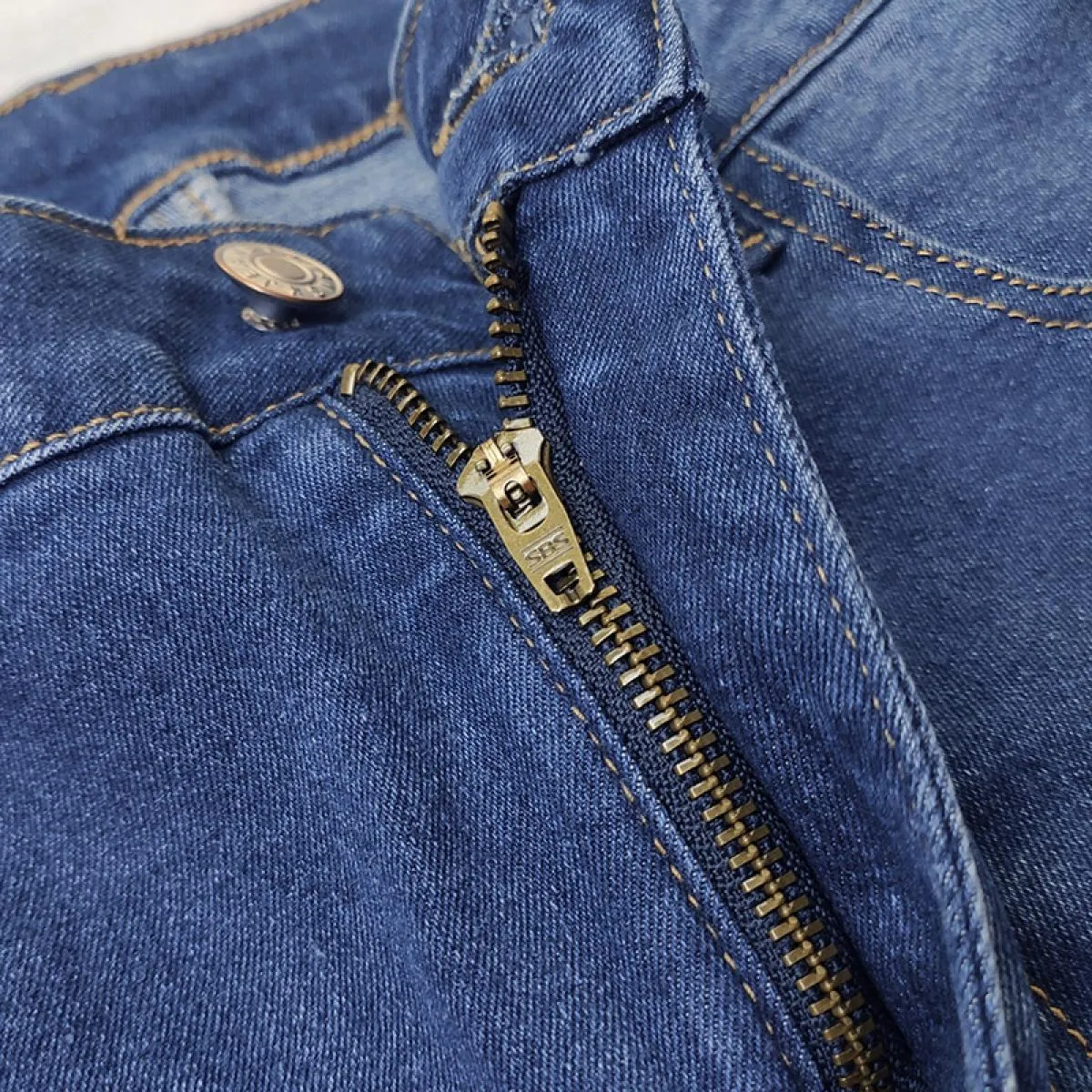 Pantaloni a gamba dritta da donna a vita alta 2023 nuovi pantaloni a gamba divisa laterale elasticizzata in denim retrò Jeans a