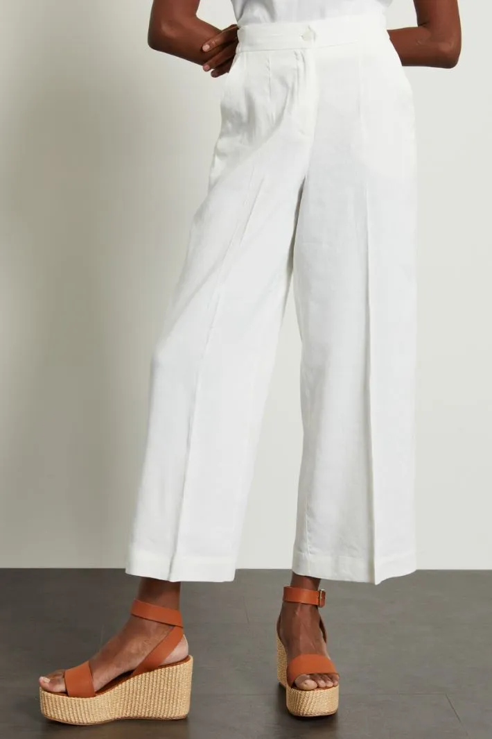 Pantaloni ampi con piega stirata