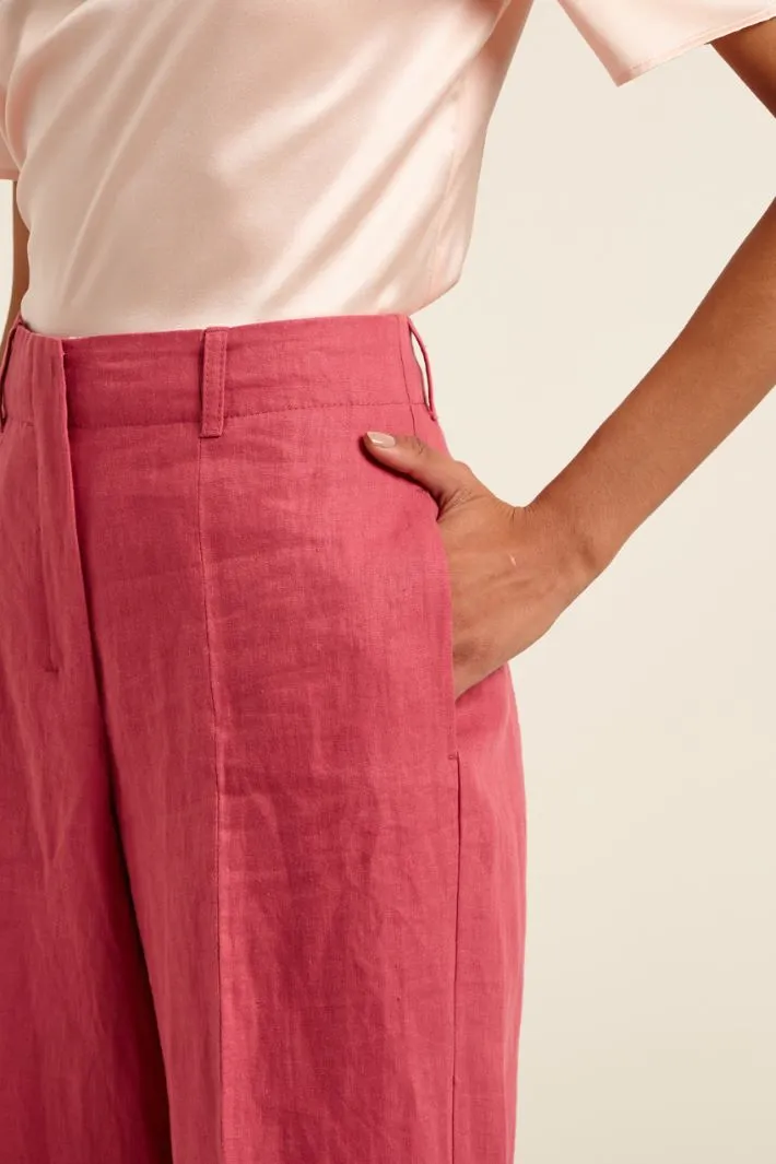 Pantaloni carrot in lino