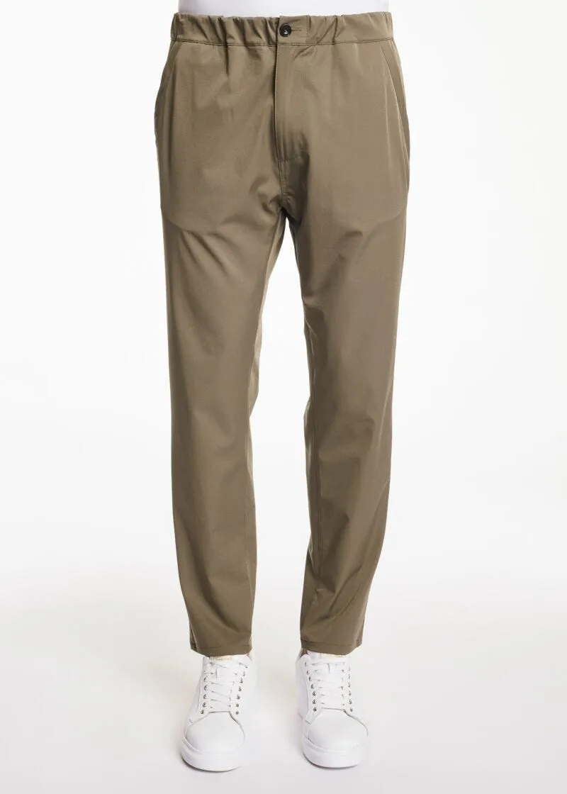 Pantaloni chino con elastico