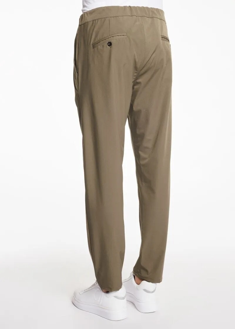 Pantaloni chino con elastico