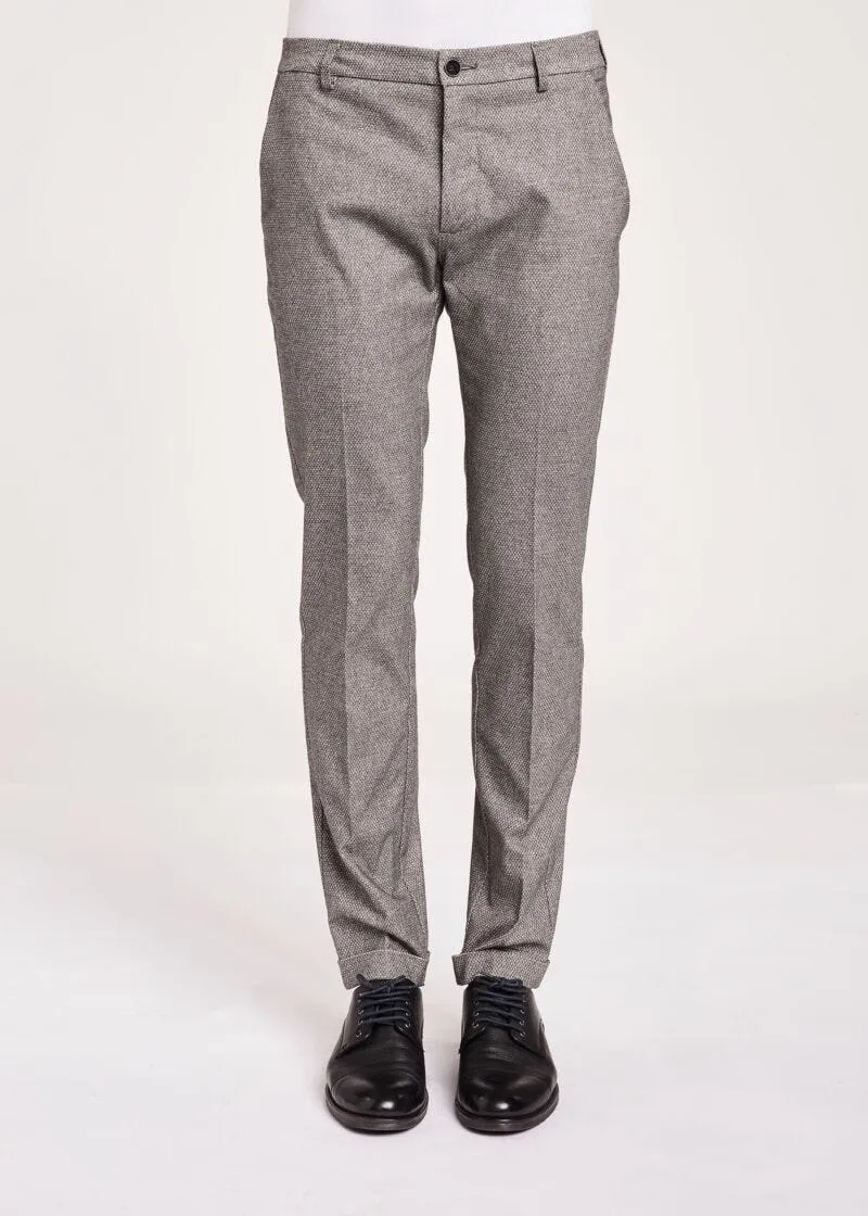 Pantaloni chino con risvolto