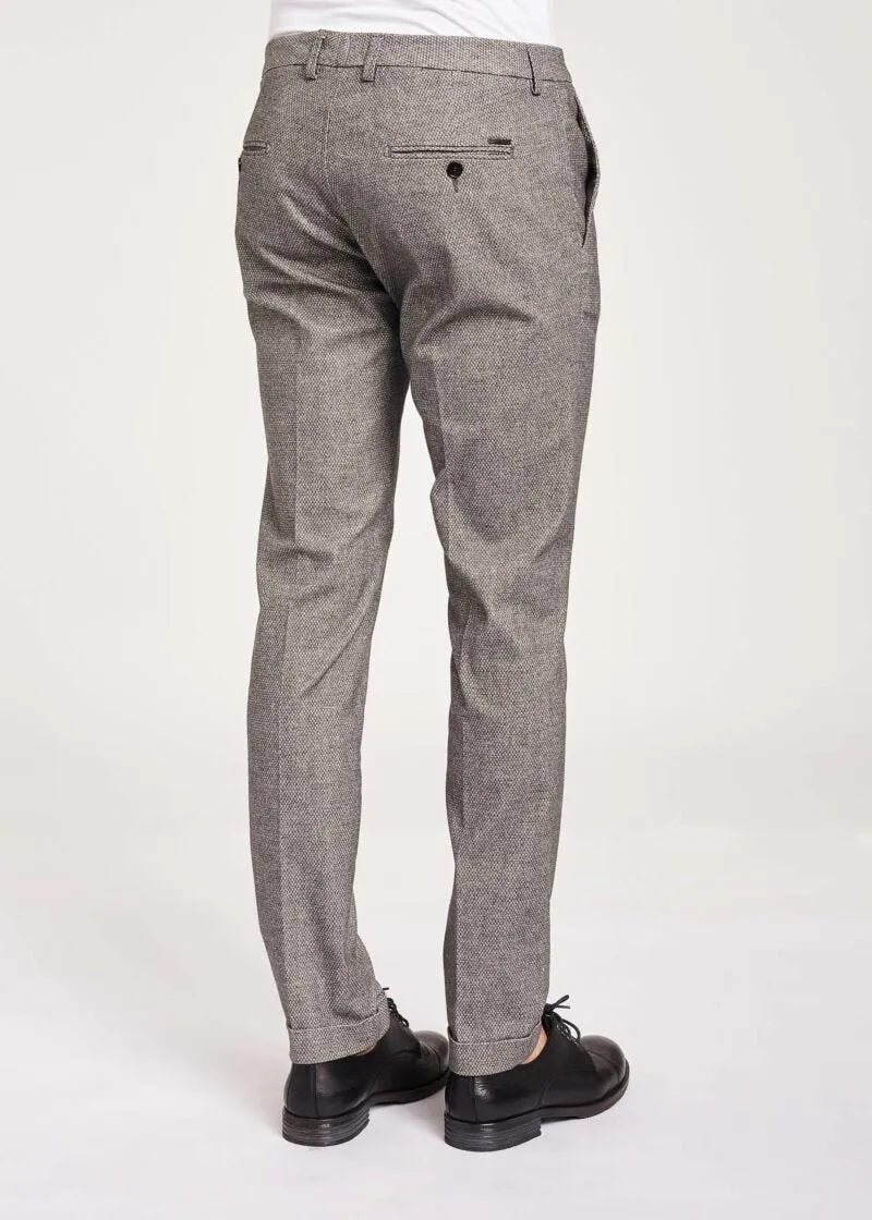 Pantaloni chino con risvolto