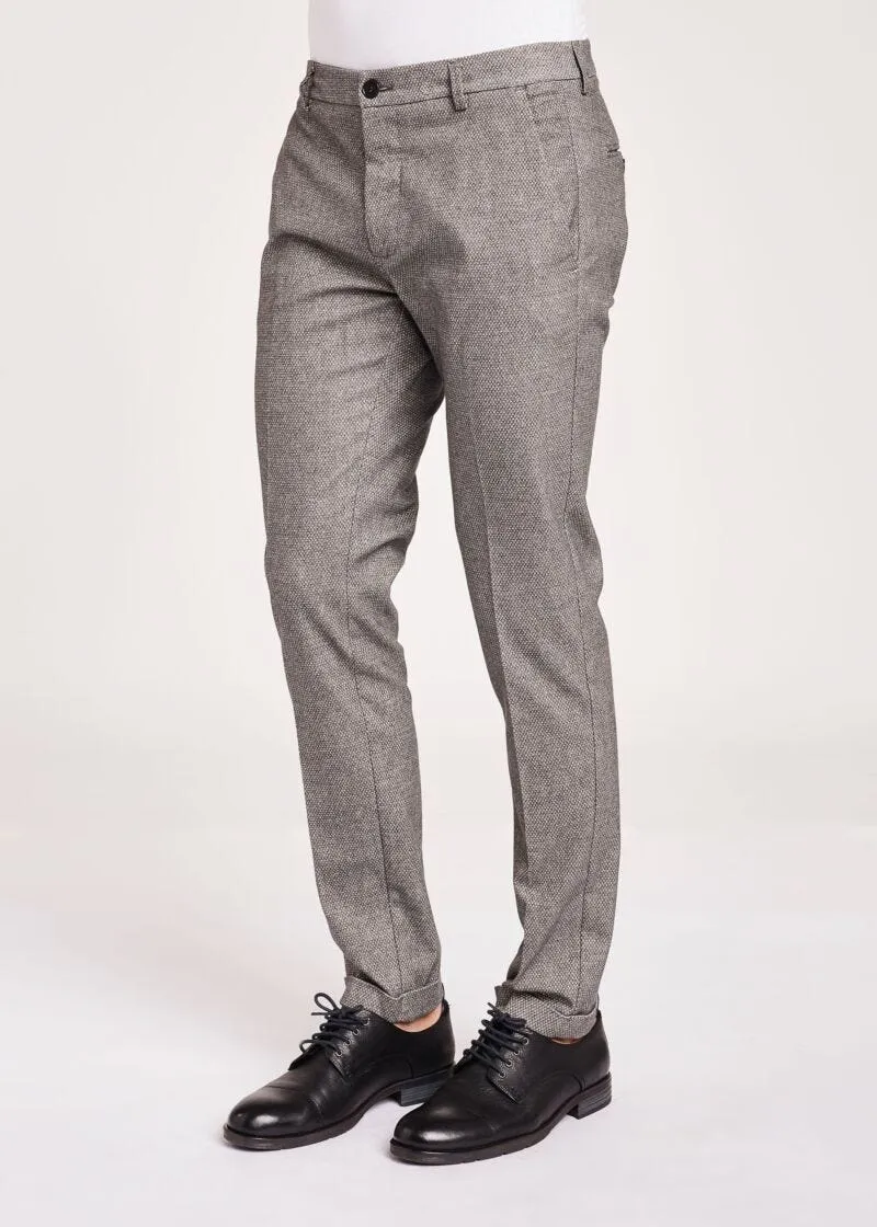 Pantaloni chino con risvolto