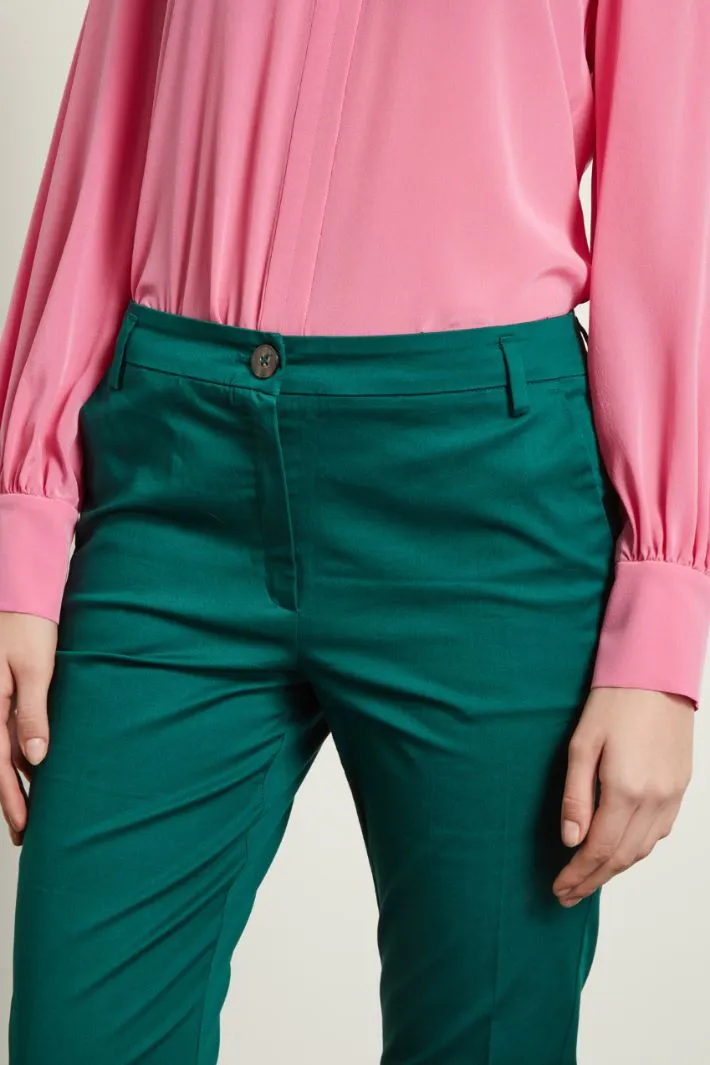 Pantaloni con piega stirata