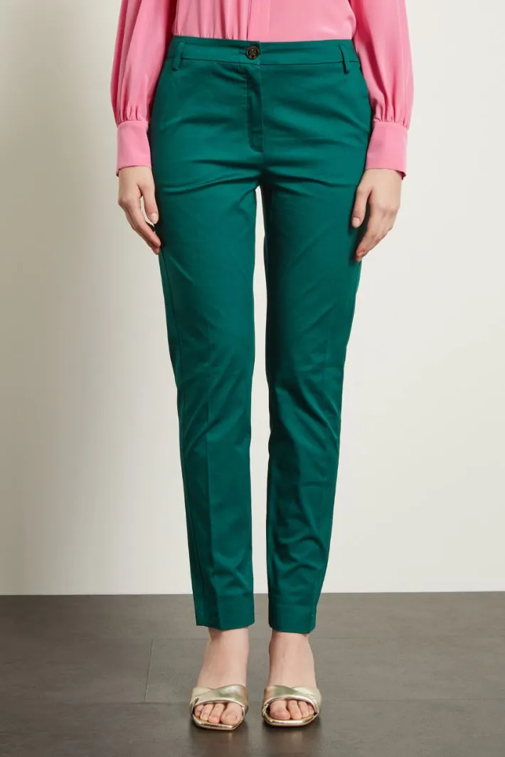 Pantaloni con piega stirata