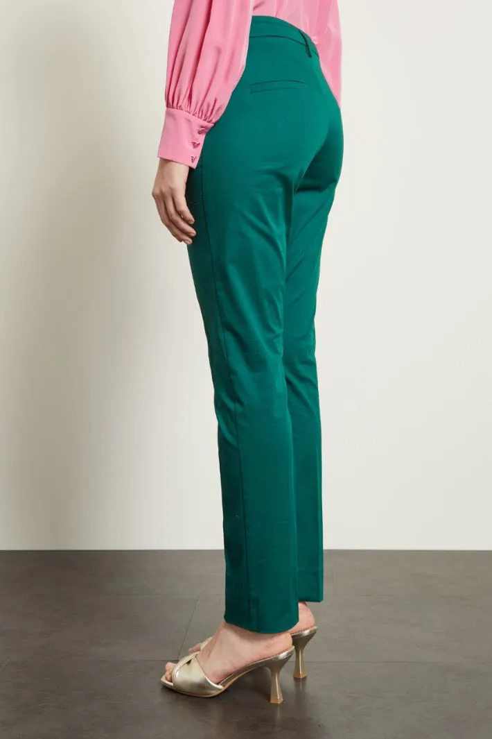 Pantaloni con piega stirata