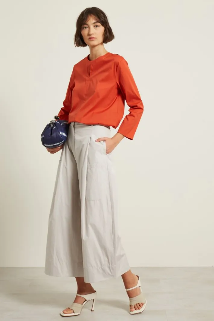 Pantaloni con tasche applicate