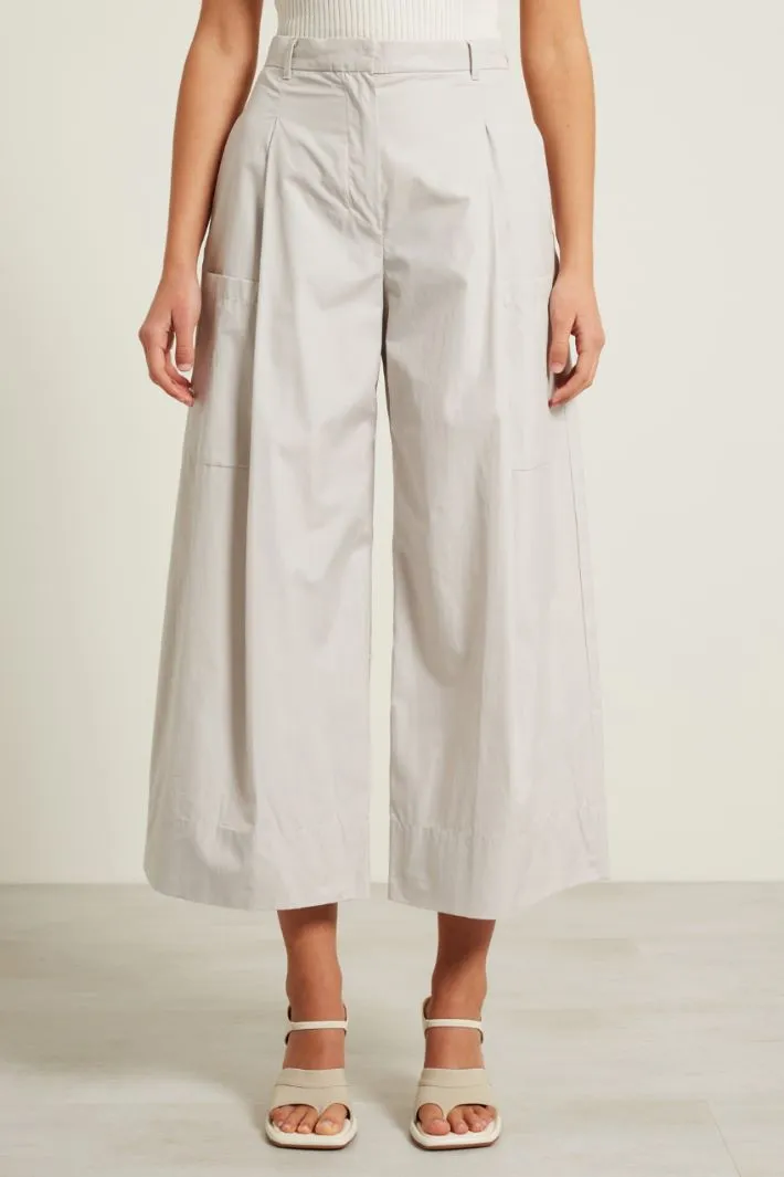 Pantaloni con tasche applicate