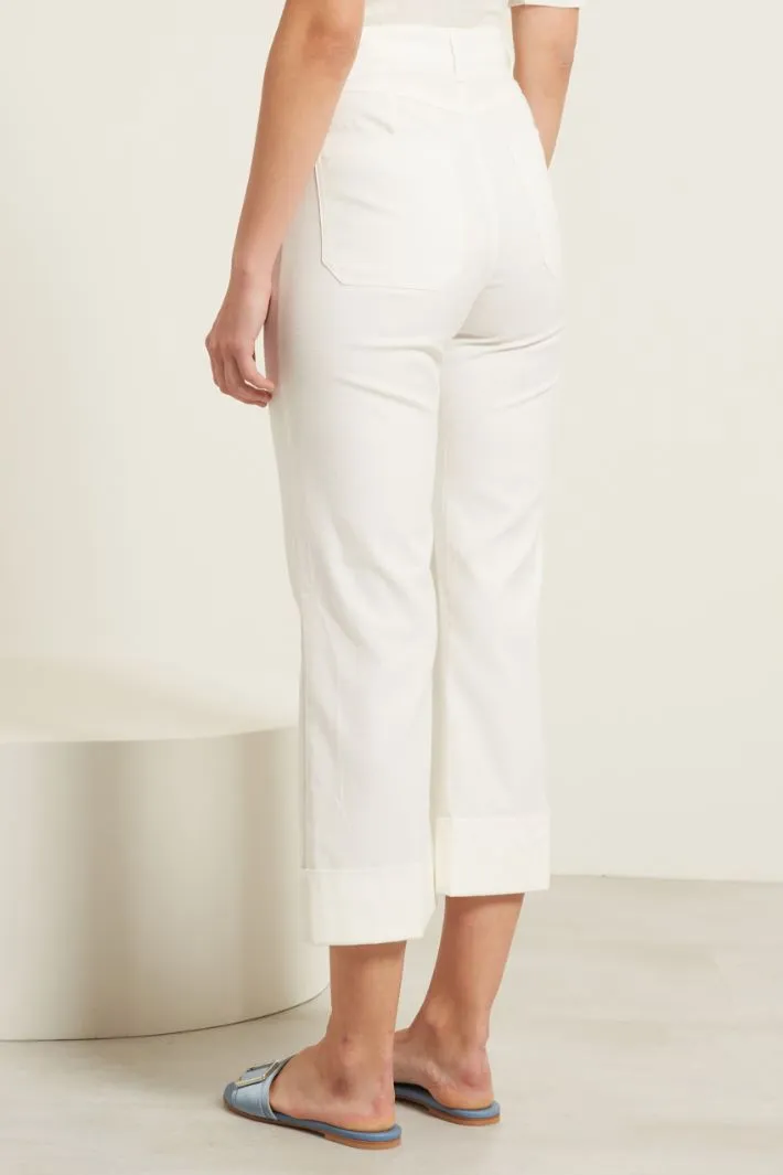 Pantaloni flare con risvolti