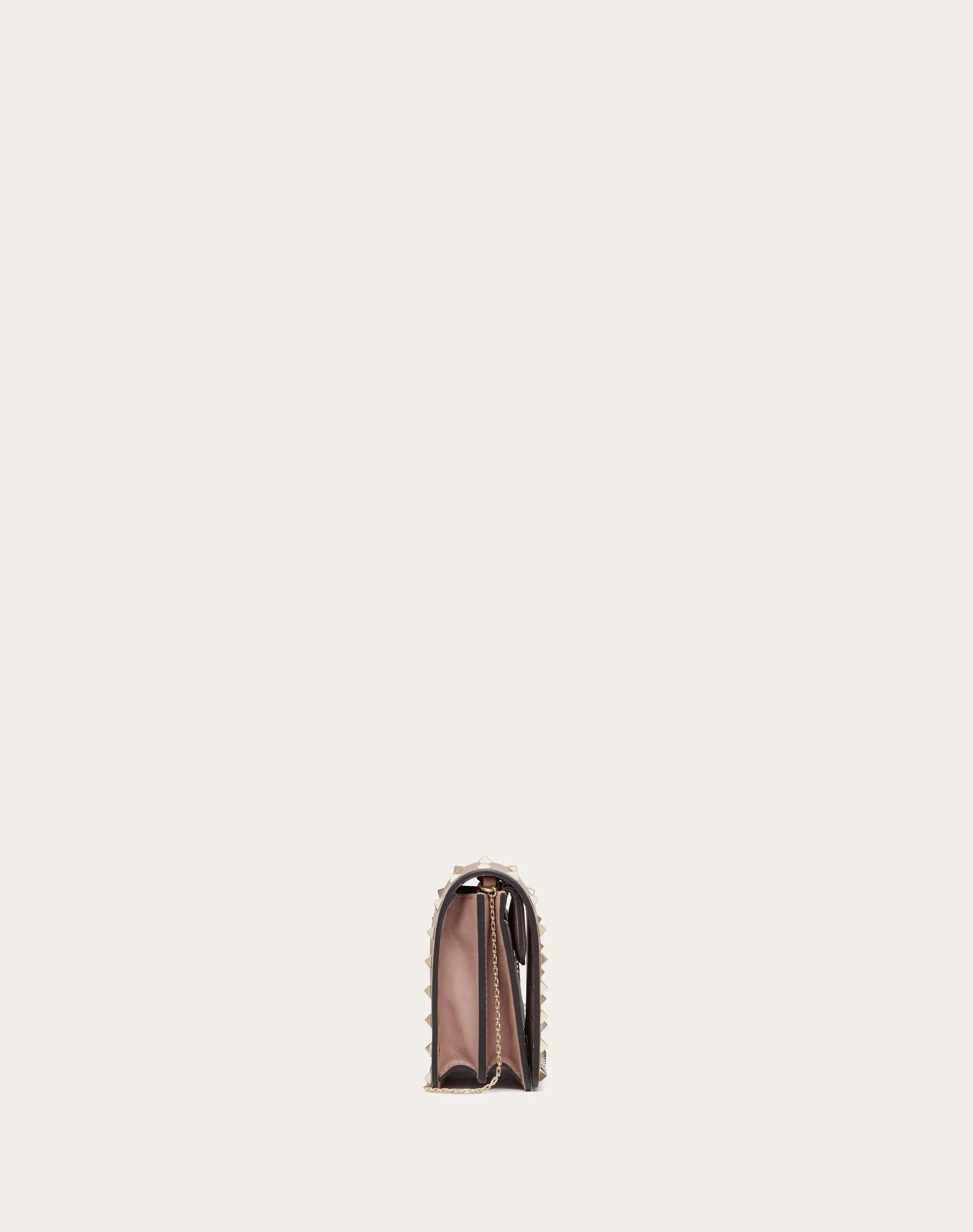 POUCH CON CATENA ROCKSTUD IN VITELLO