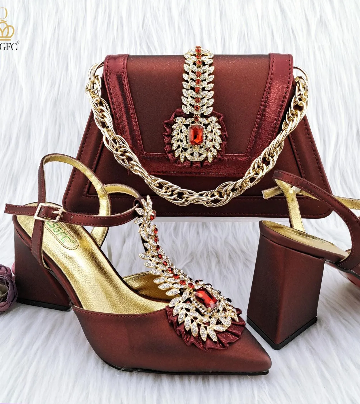 Qsgfc 2023 Ultimi vini distinti Eleganti tacchi alti Design popolare italiano Scarpe da donna africane Set di borse