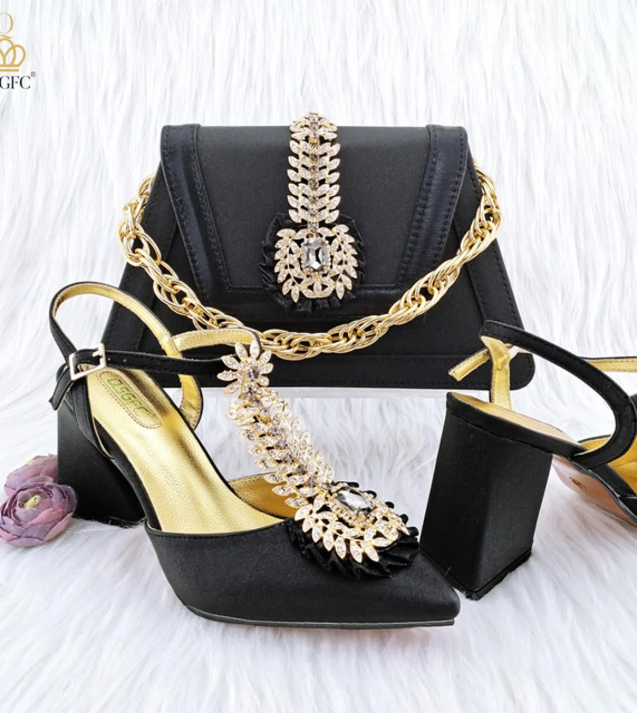 Qsgfc 2023 Ultimi vini distinti Eleganti tacchi alti Design popolare italiano Scarpe da donna africane Set di borse