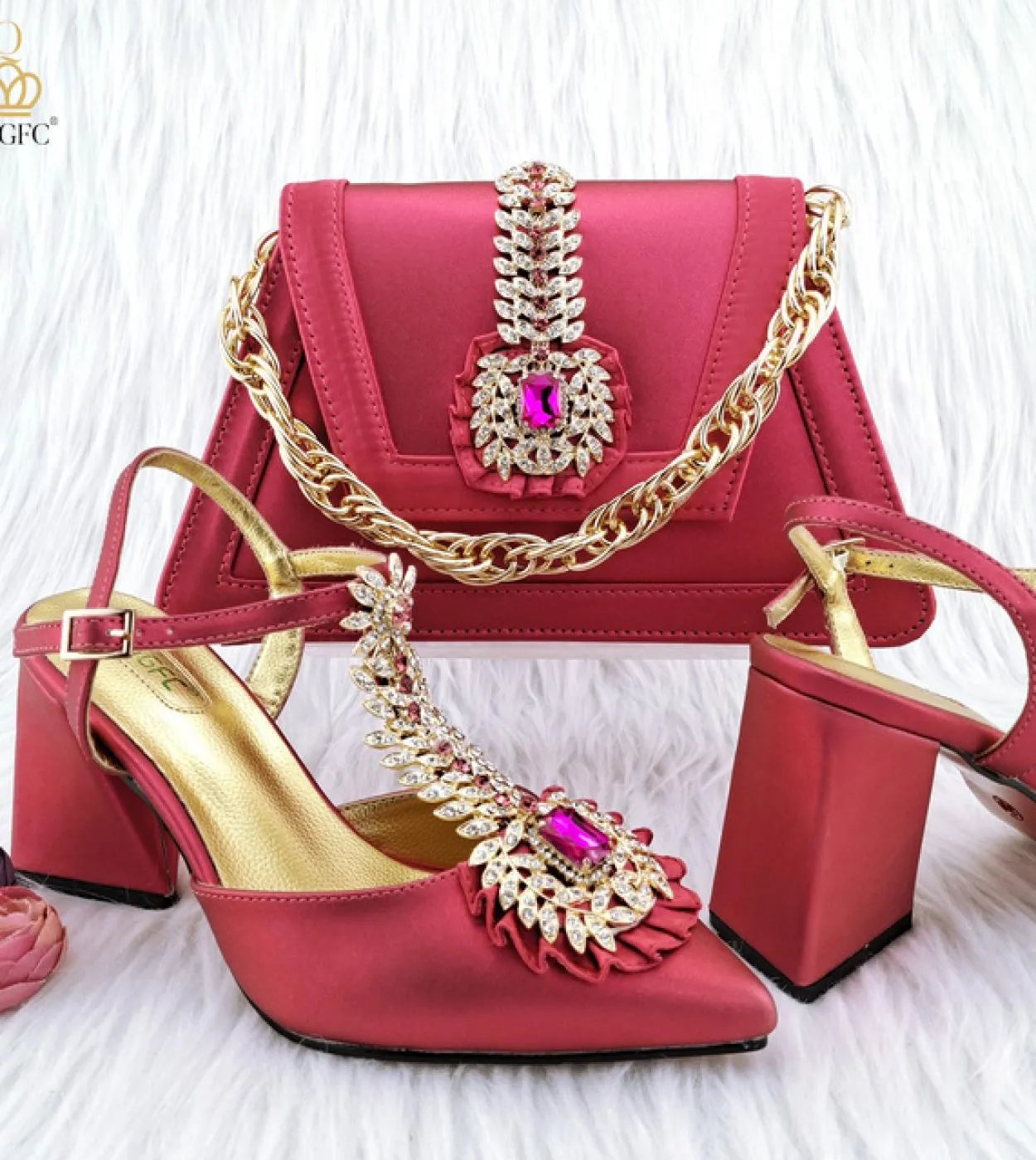 Qsgfc 2023 Ultimi vini distinti Eleganti tacchi alti Design popolare italiano Scarpe da donna africane Set di borse