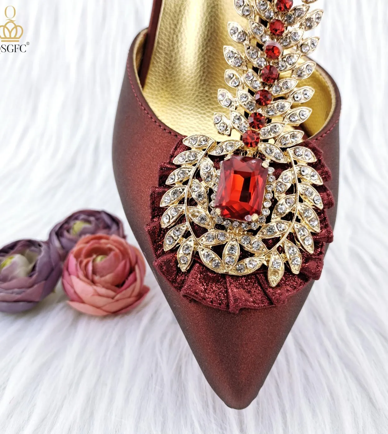 Qsgfc 2023 Ultimi vini distinti Eleganti tacchi alti Design popolare italiano Scarpe da donna africane Set di borse