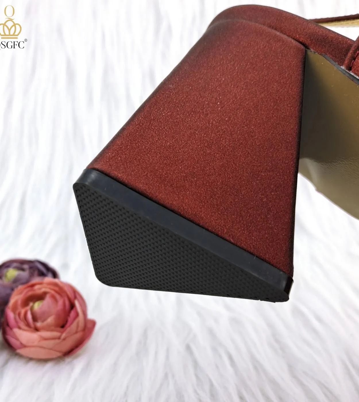 Qsgfc 2023 Ultimi vini distinti Eleganti tacchi alti Design popolare italiano Scarpe da donna africane Set di borse