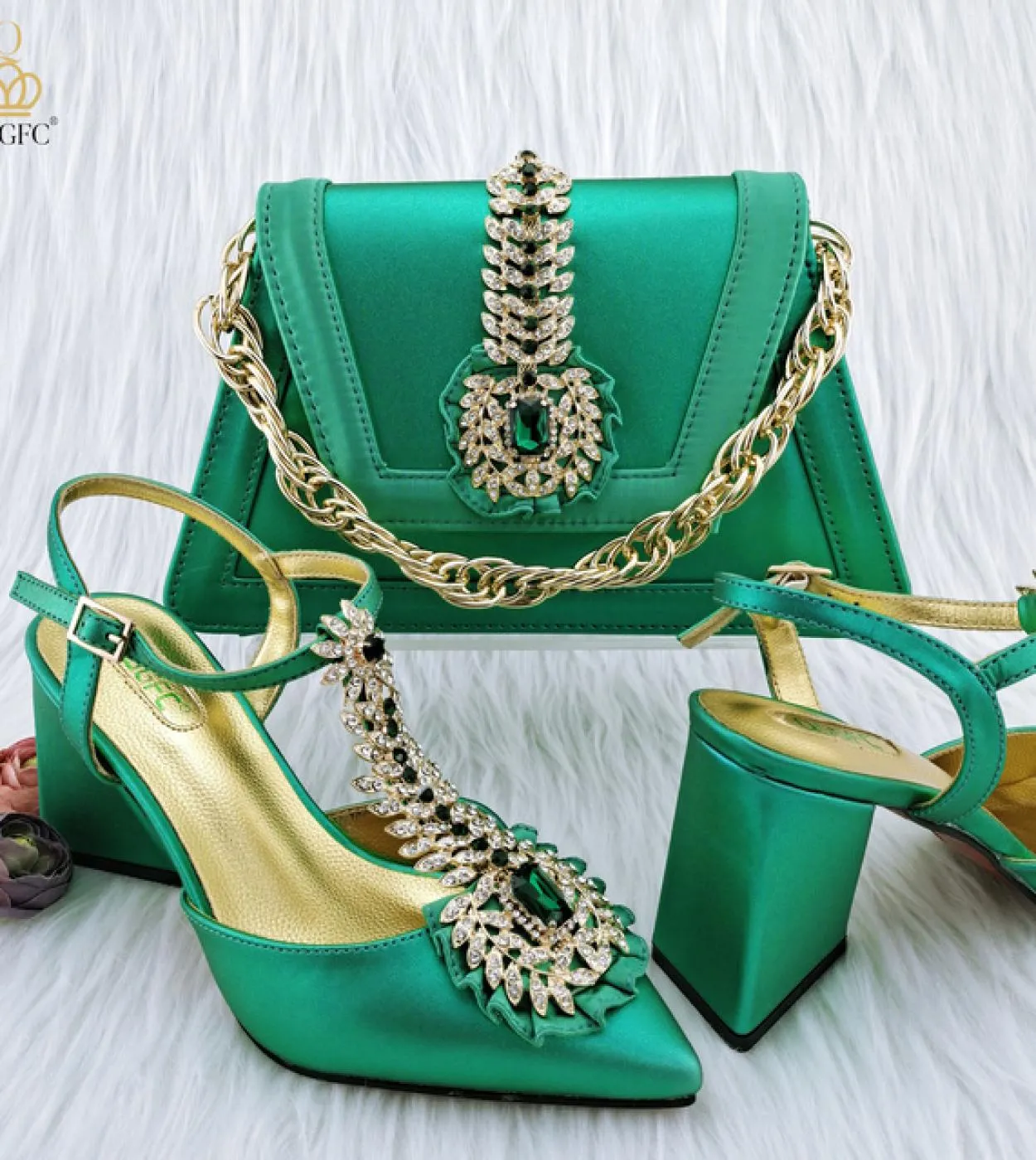 Qsgfc 2023 Ultimi vini distinti Eleganti tacchi alti Design popolare italiano Scarpe da donna africane Set di borse