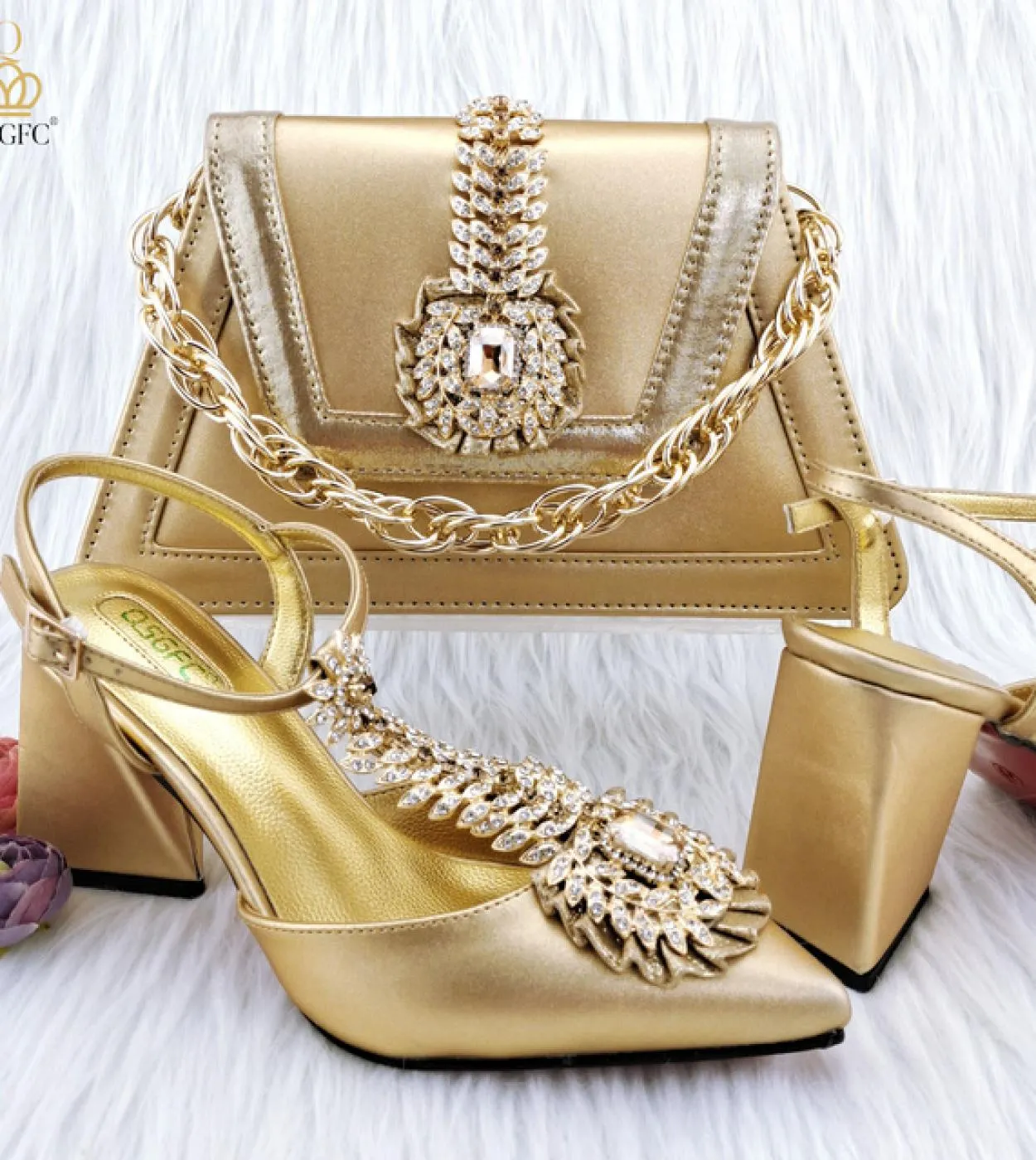 Qsgfc 2023 Ultimi vini distinti Eleganti tacchi alti Design popolare italiano Scarpe da donna africane Set di borse