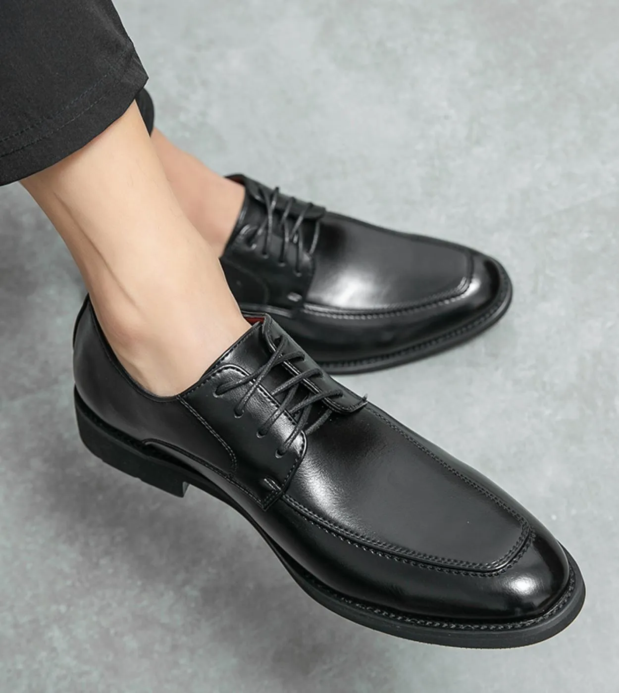 Scarpe da abito da sposa Scarpe da uomo in pelle verniciata di alta qualità Scarpe da ufficio Business 2022 Scarpe formali da uo