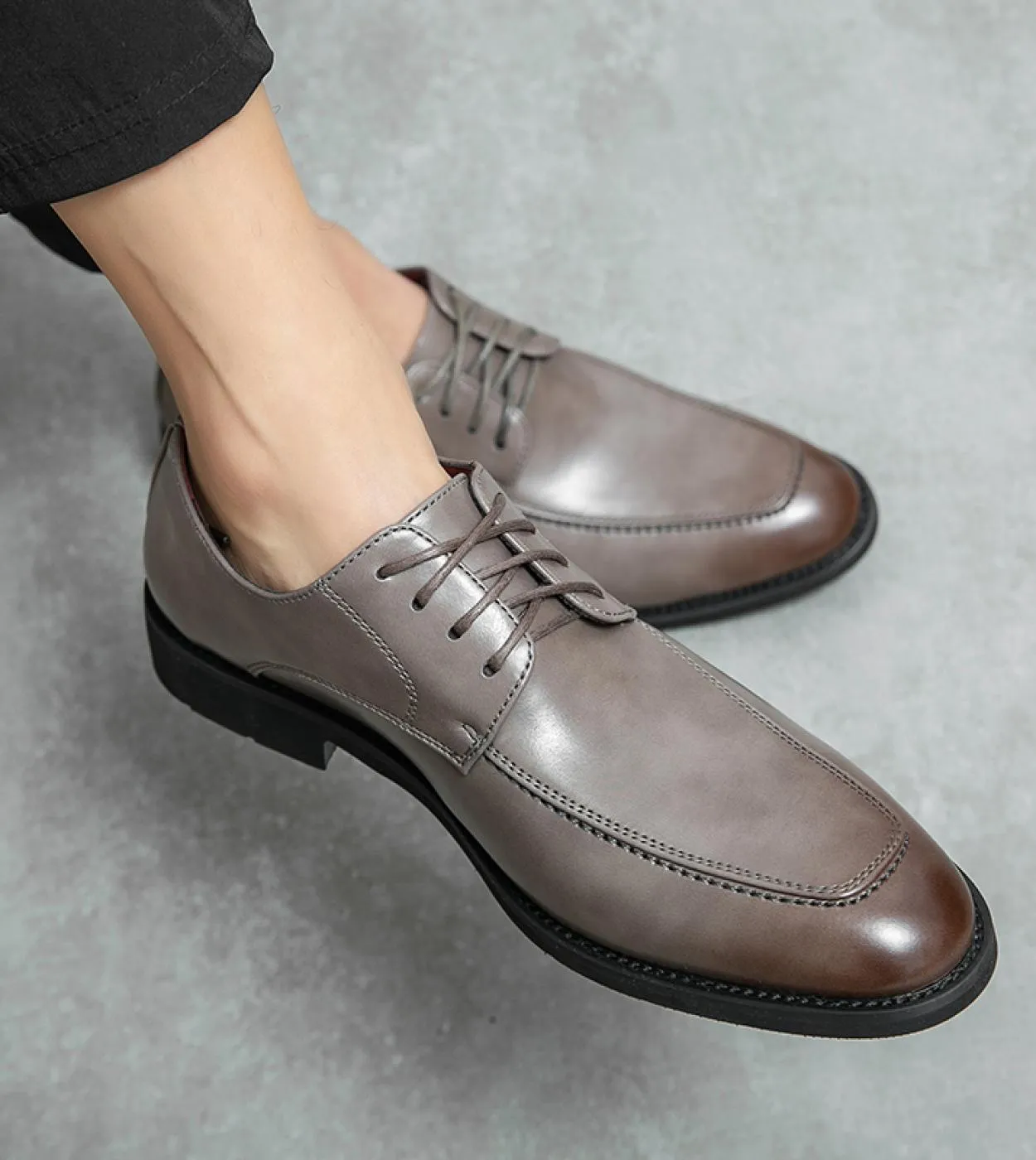 Scarpe da abito da sposa Scarpe da uomo in pelle verniciata di alta qualità Scarpe da ufficio Business 2022 Scarpe formali da uo