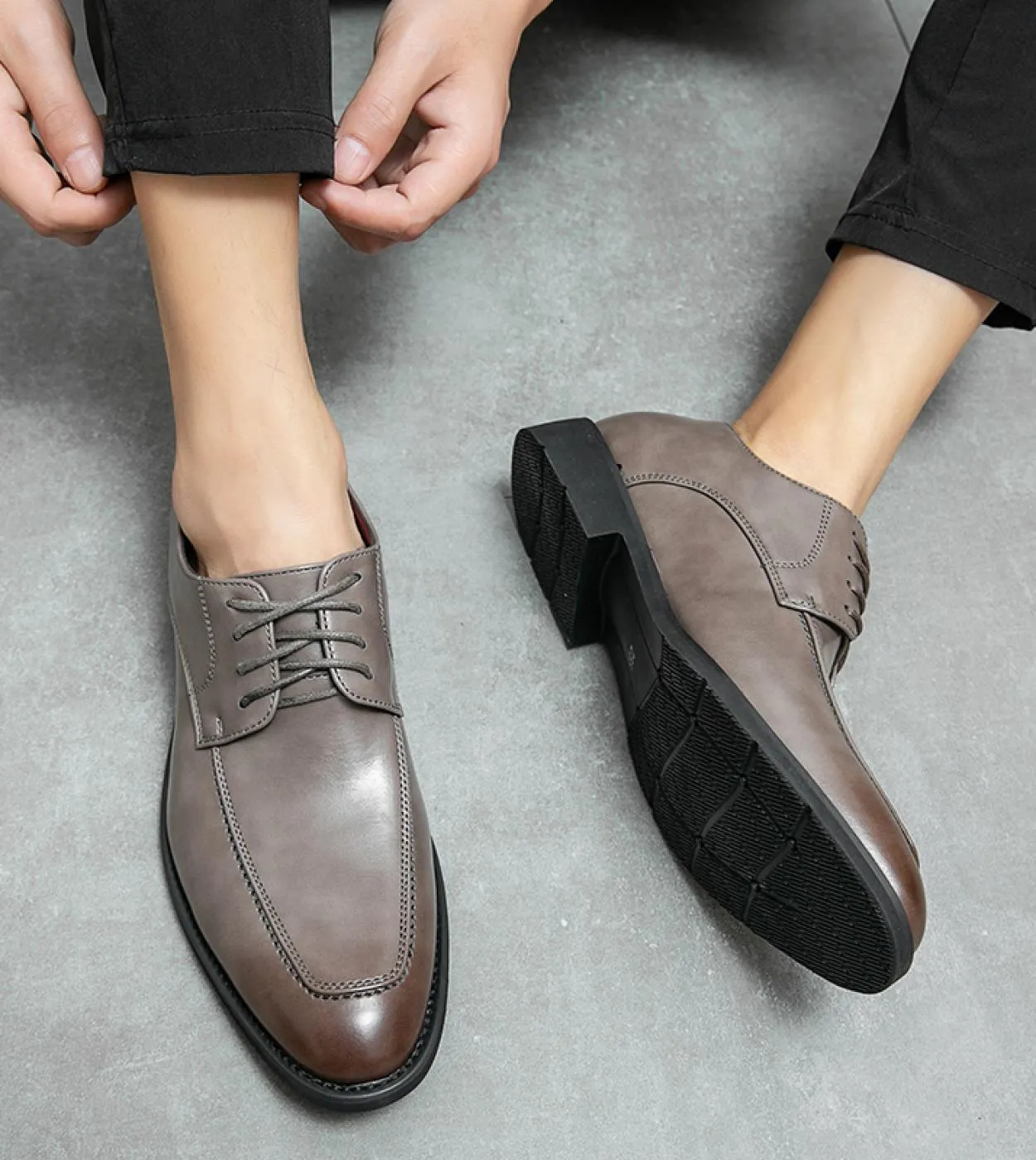 Scarpe da abito da sposa Scarpe da uomo in pelle verniciata di alta qualità Scarpe da ufficio Business 2022 Scarpe formali da uo