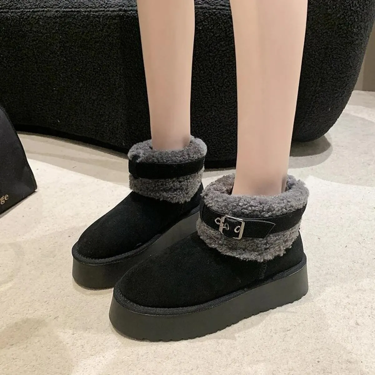 Scarpe da donna alla moda con top in velluto stivali caldi alla caviglia e da neve stivali corti piatti invernali con tacco medi