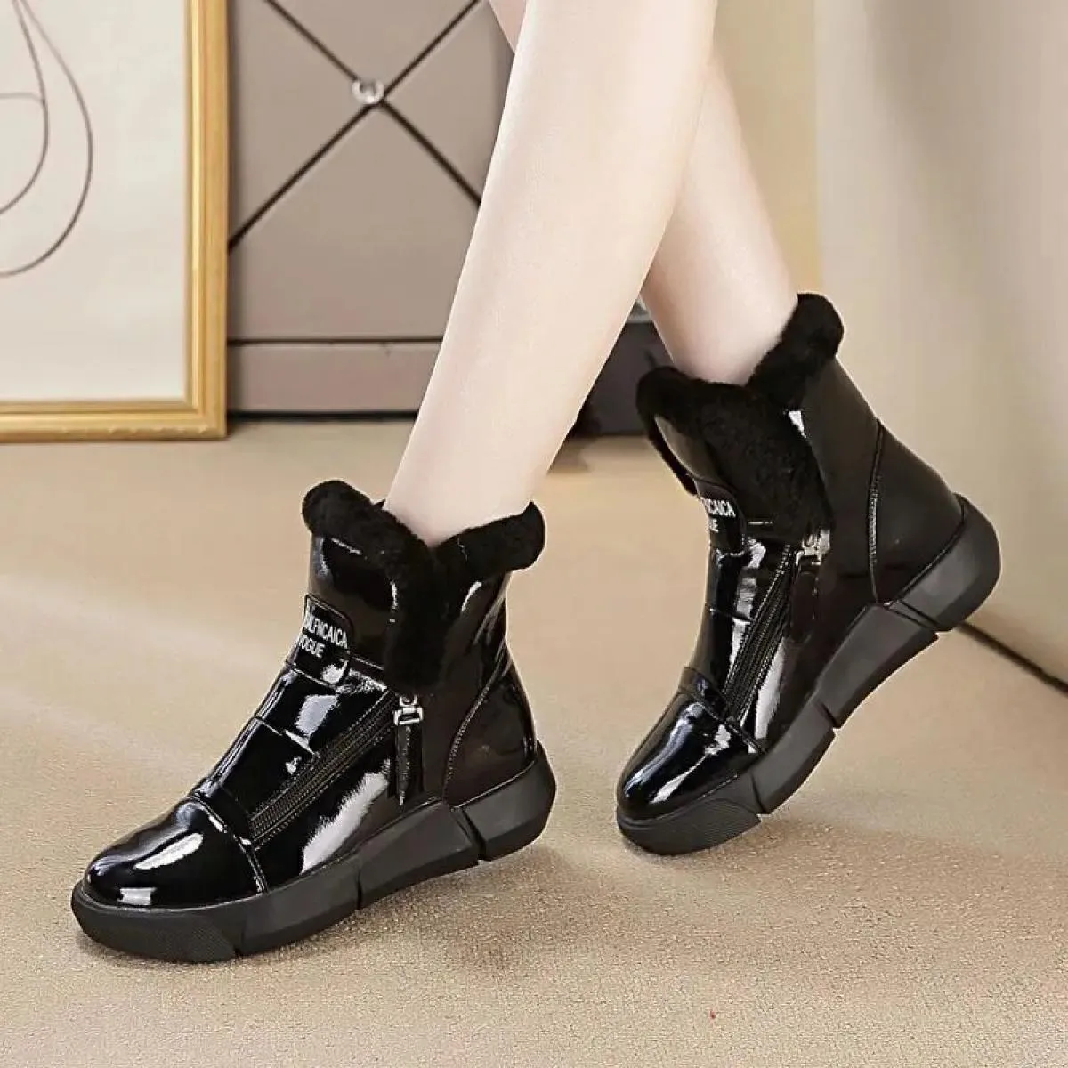 Scarpe da donna invernali 2022 Stivali corti di nuova moda più Sneakers alte in velluto Scarpe di cotone caldo Stivali da neve T