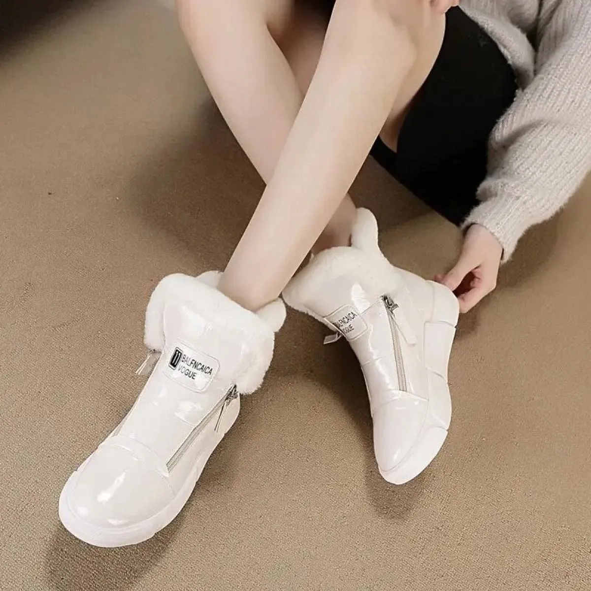 Scarpe da donna invernali 2022 Stivali corti di nuova moda più Sneakers alte in velluto Scarpe di cotone caldo Stivali da neve T