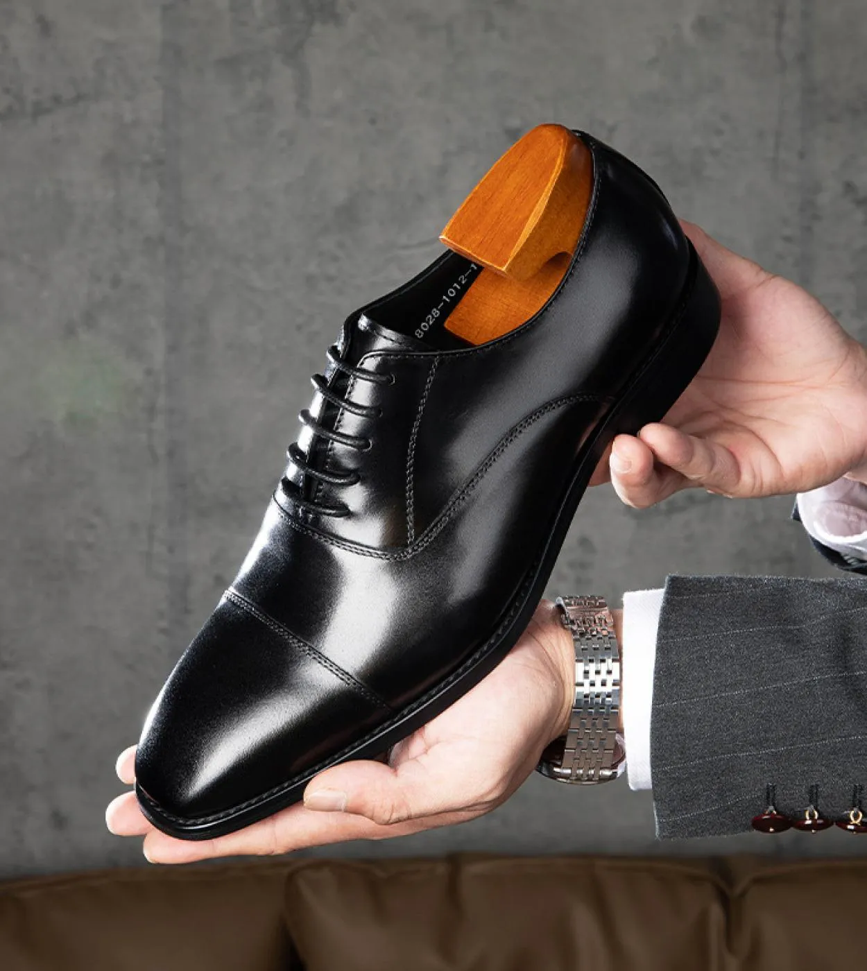 Scarpe eleganti da uomo eleganti italiane Scarpe da uomo di lusso in vera pelle di mucca 2023 Estate New Designer Fashion Weddin