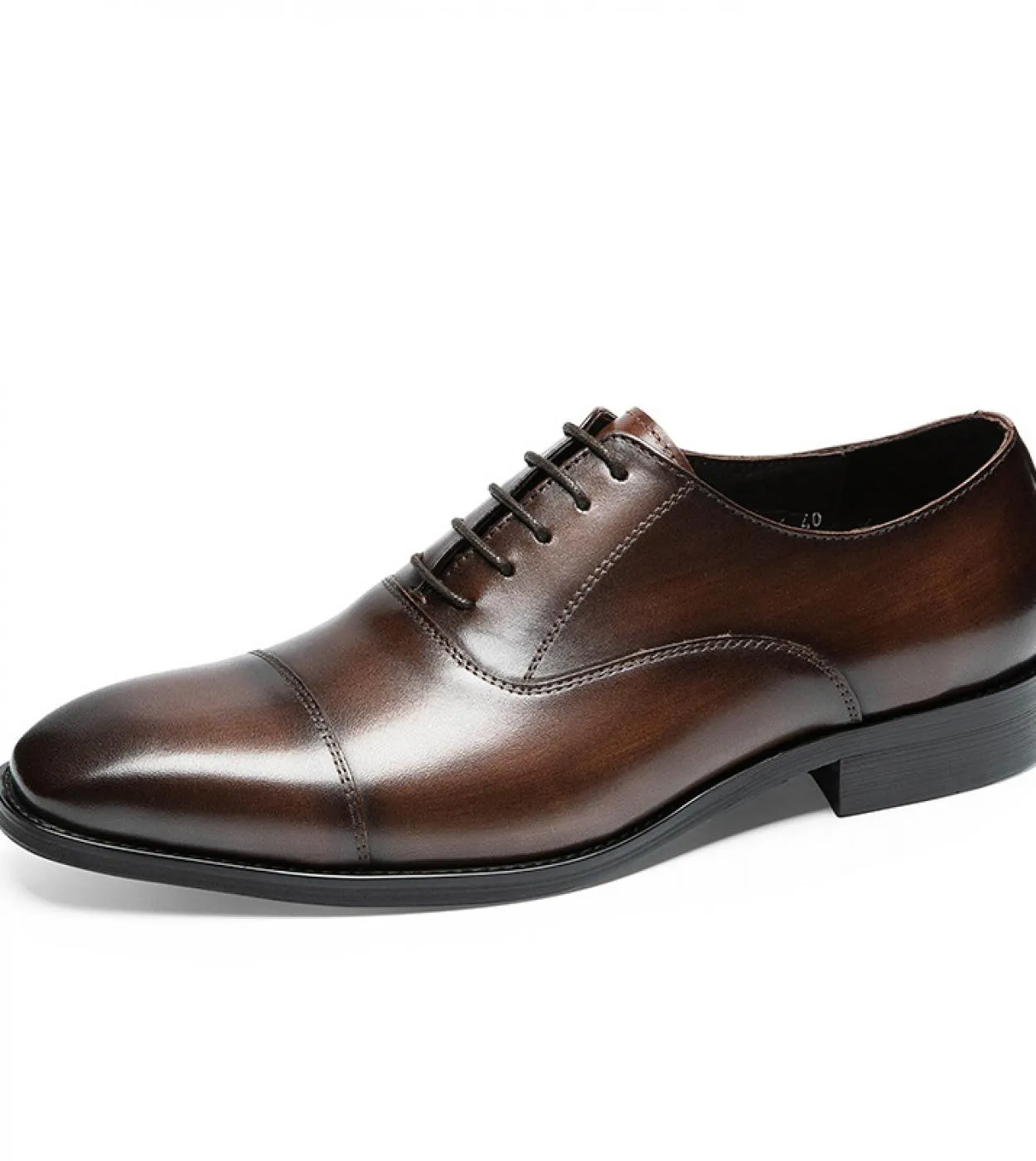 Scarpe eleganti da uomo eleganti italiane Scarpe da uomo di lusso in vera pelle di mucca 2023 Estate New Designer Fashion Weddin