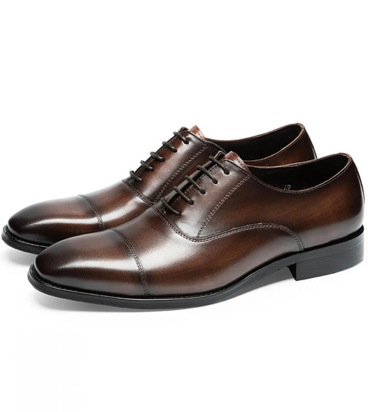 Scarpe eleganti da uomo eleganti italiane Scarpe da uomo di lusso in vera pelle di mucca 2023 Estate New Designer Fashion Weddin