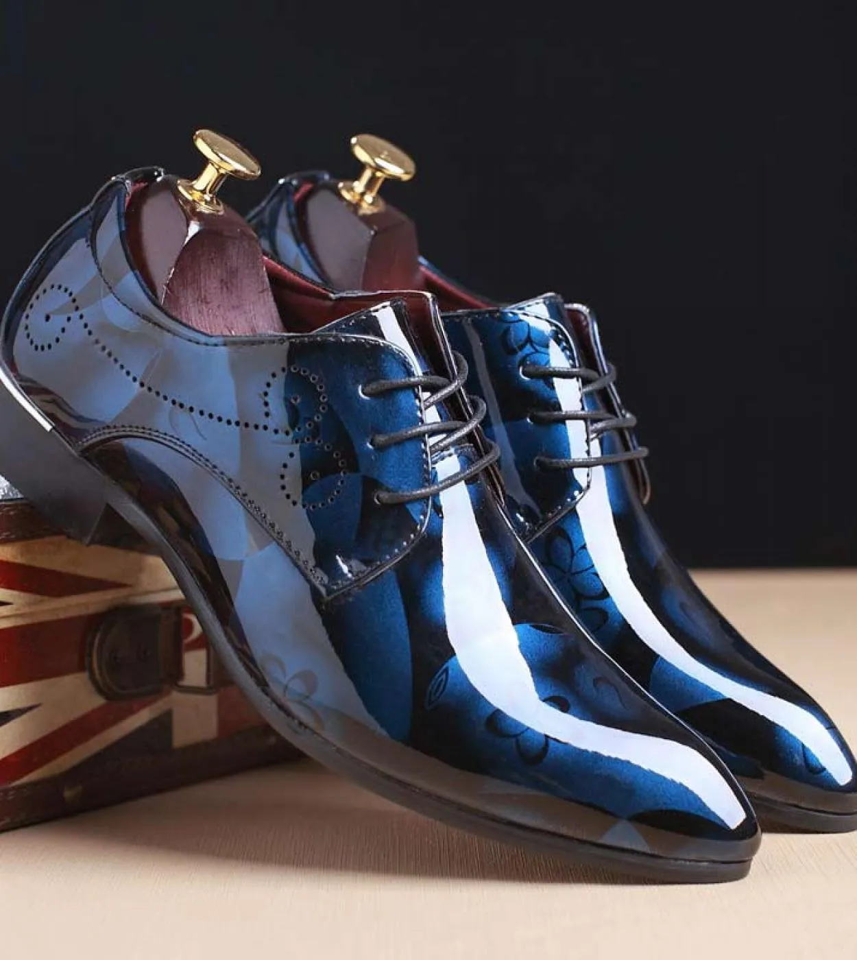 Scarpe eleganti da uomo in pelle verniciata alla moda per uomo Scarpe da cerimonia da sposa con punta a punta Scarpe da uomo Oxf